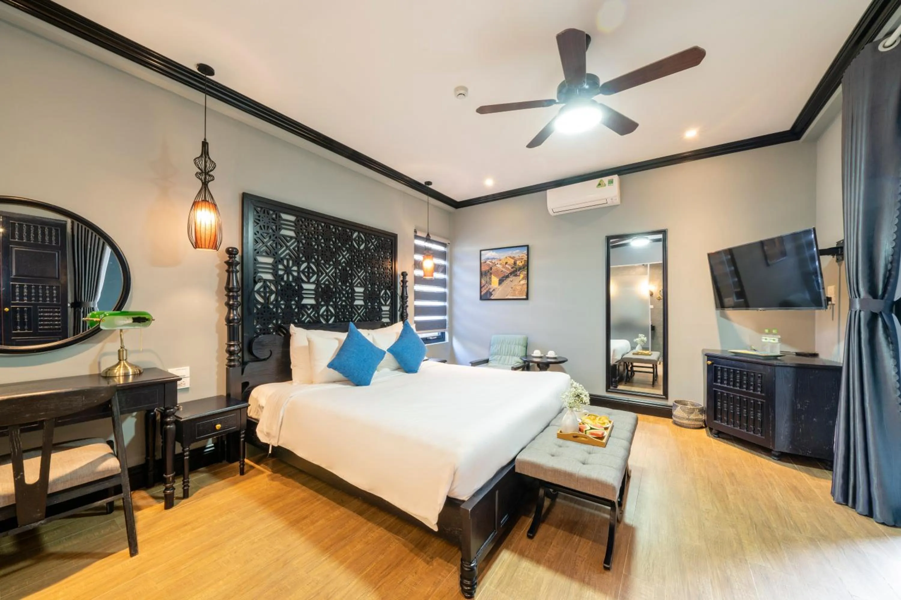 Photo of the whole room, Bed in Daisy An Bang Villa