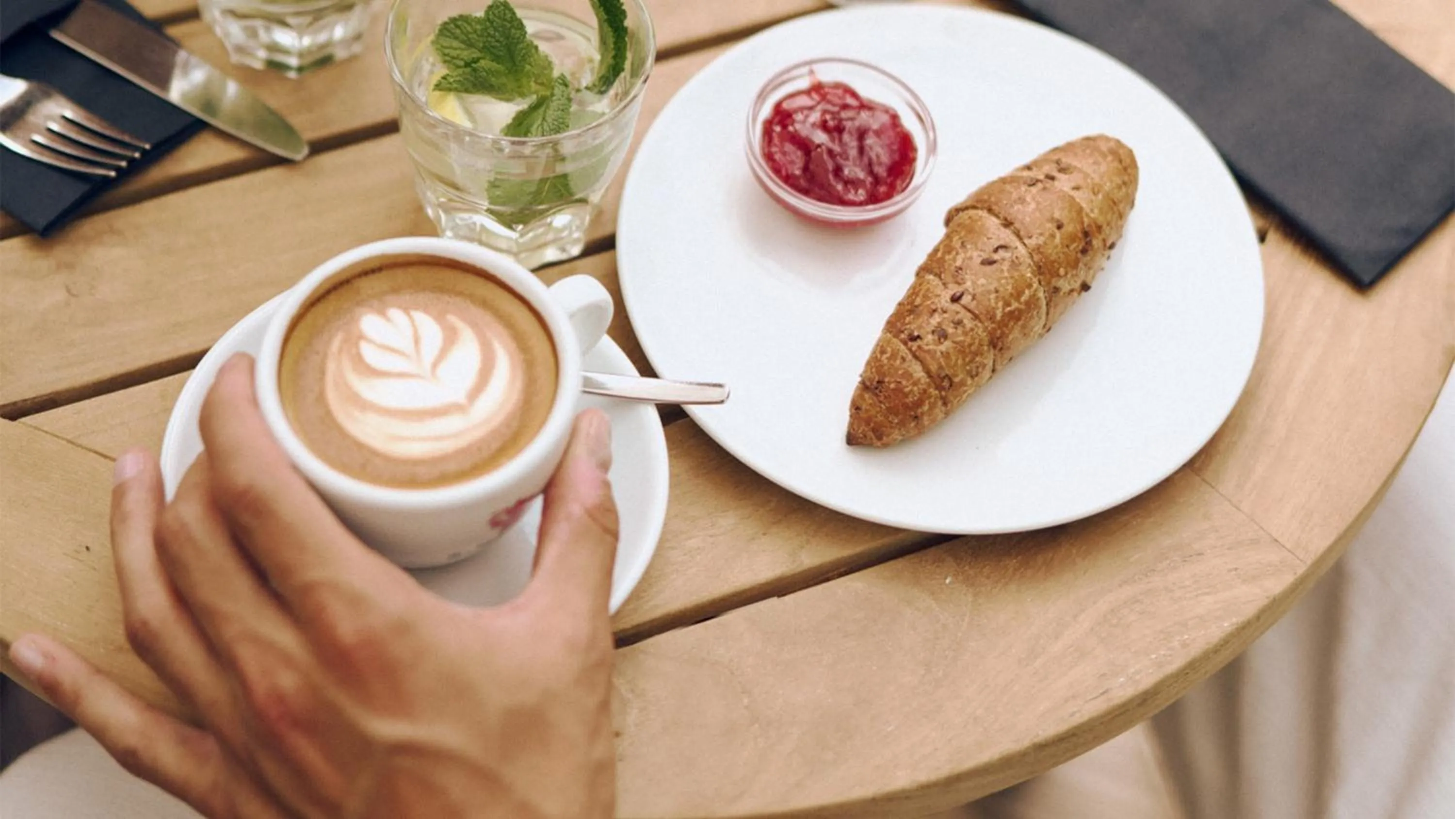Coffee/tea facilities in Ruby Lucy Hotel London by IHG