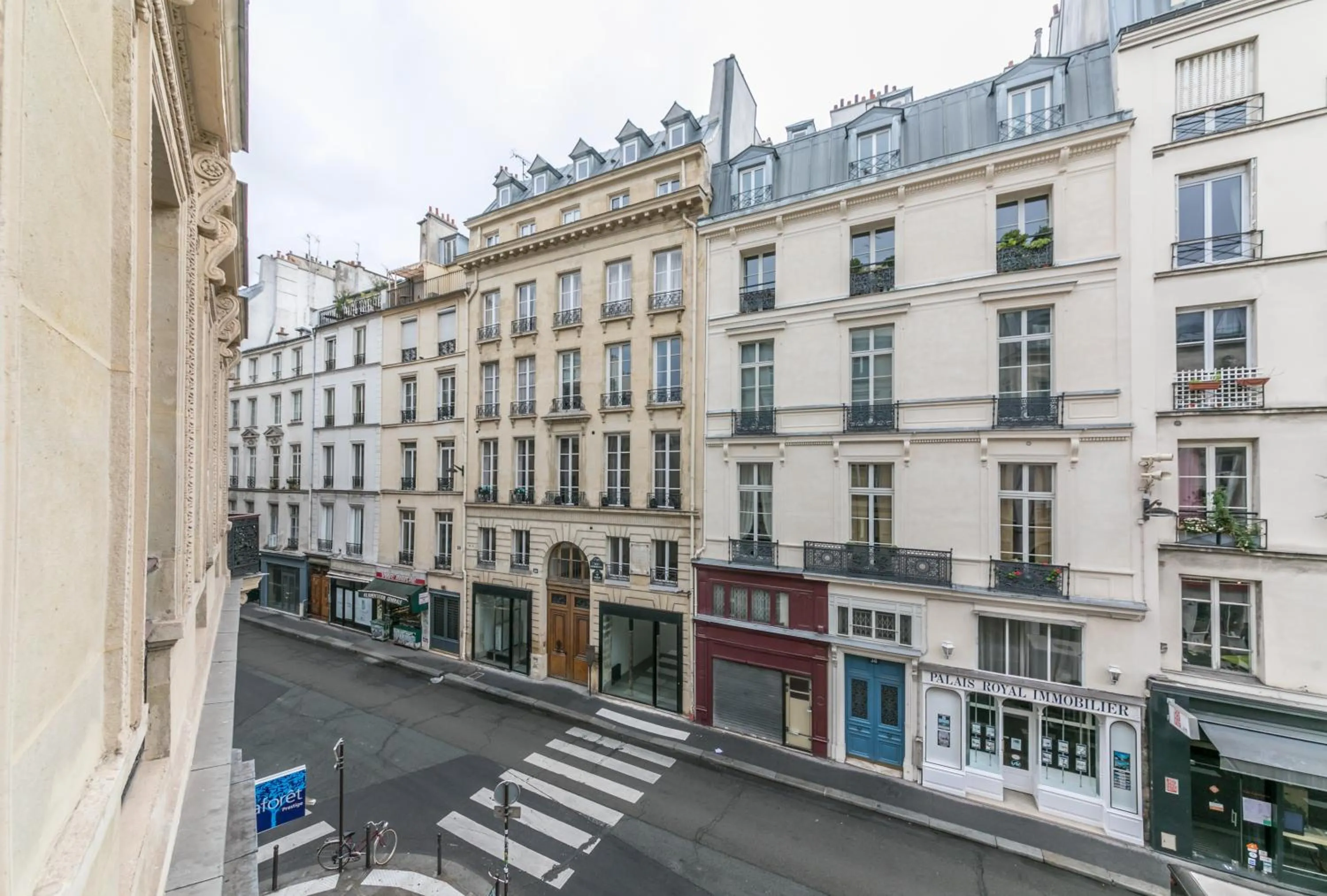 Street view in WS Louvre - Richelieu