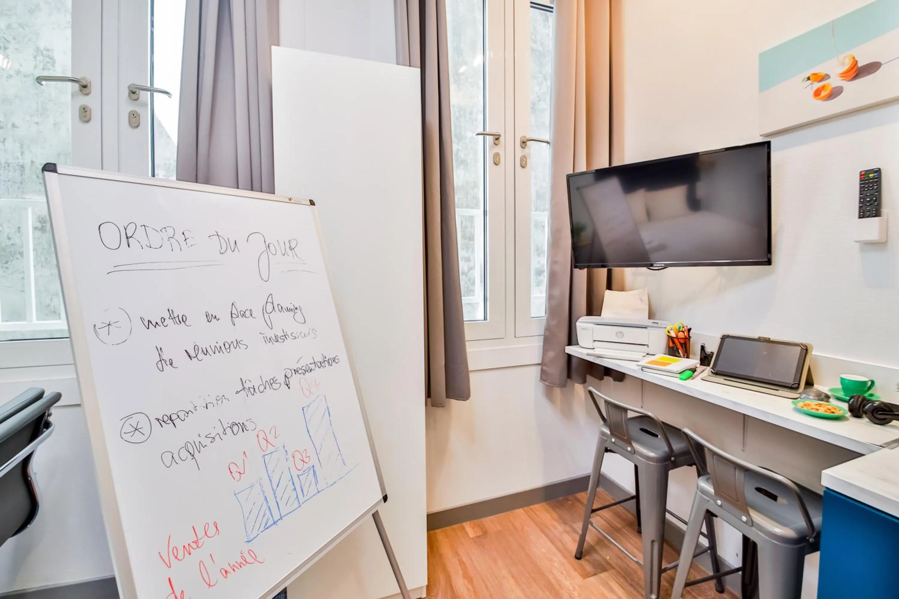 Seating area in WS Louvre - Richelieu