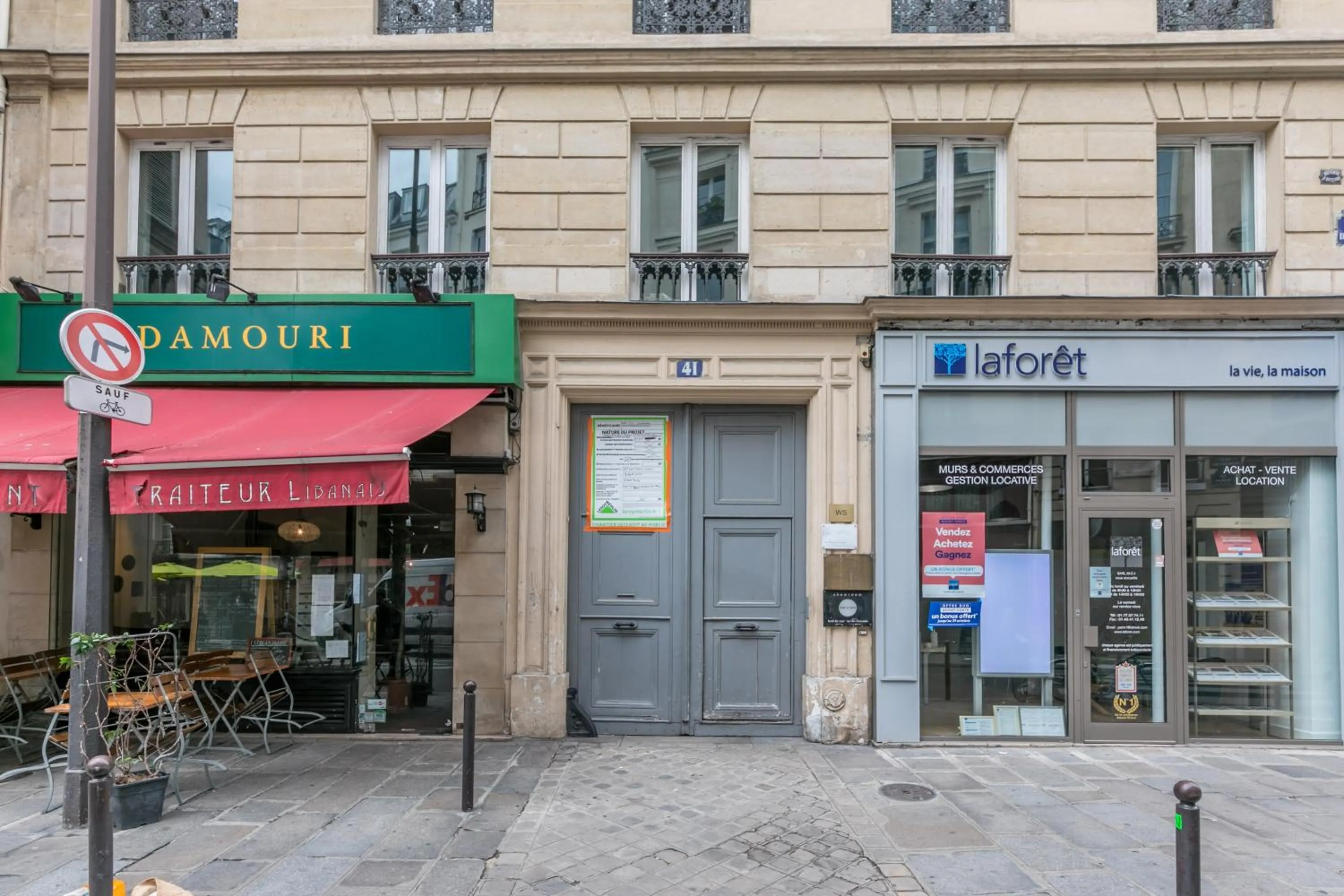 Facade/entrance in WS Louvre - Richelieu