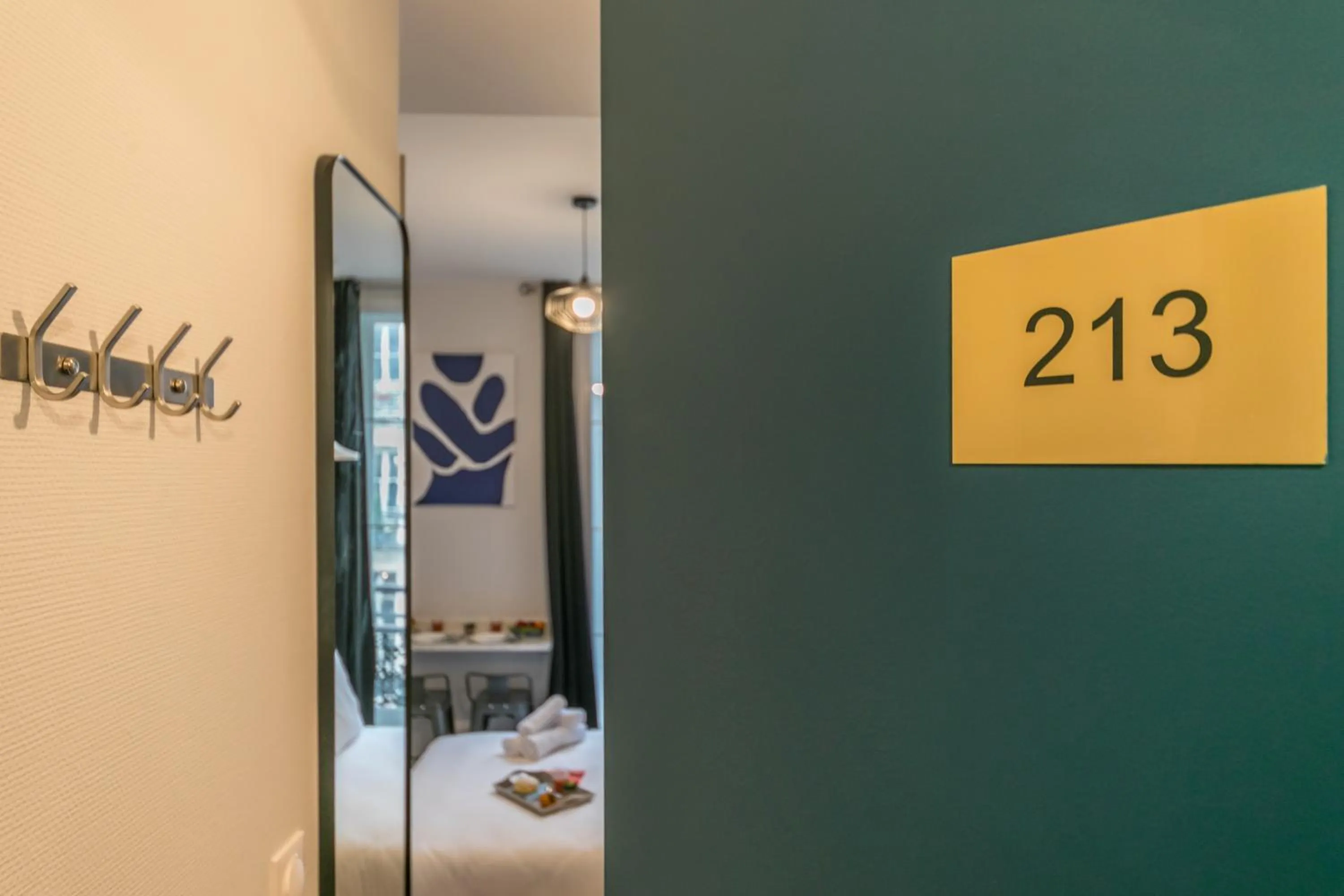 Logo/Certificate/Sign in WS Louvre - Richelieu