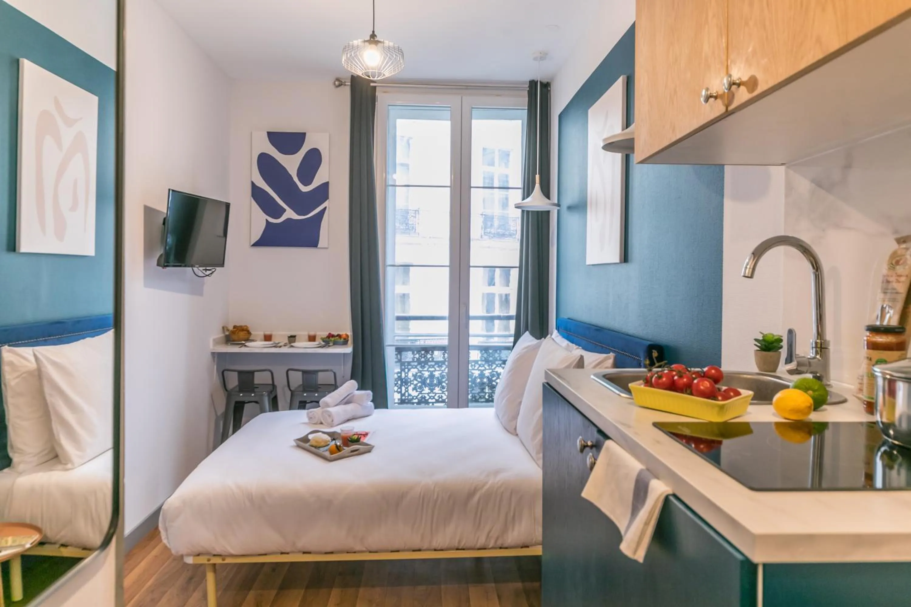 Photo of the whole room, Bed in WS Louvre - Richelieu