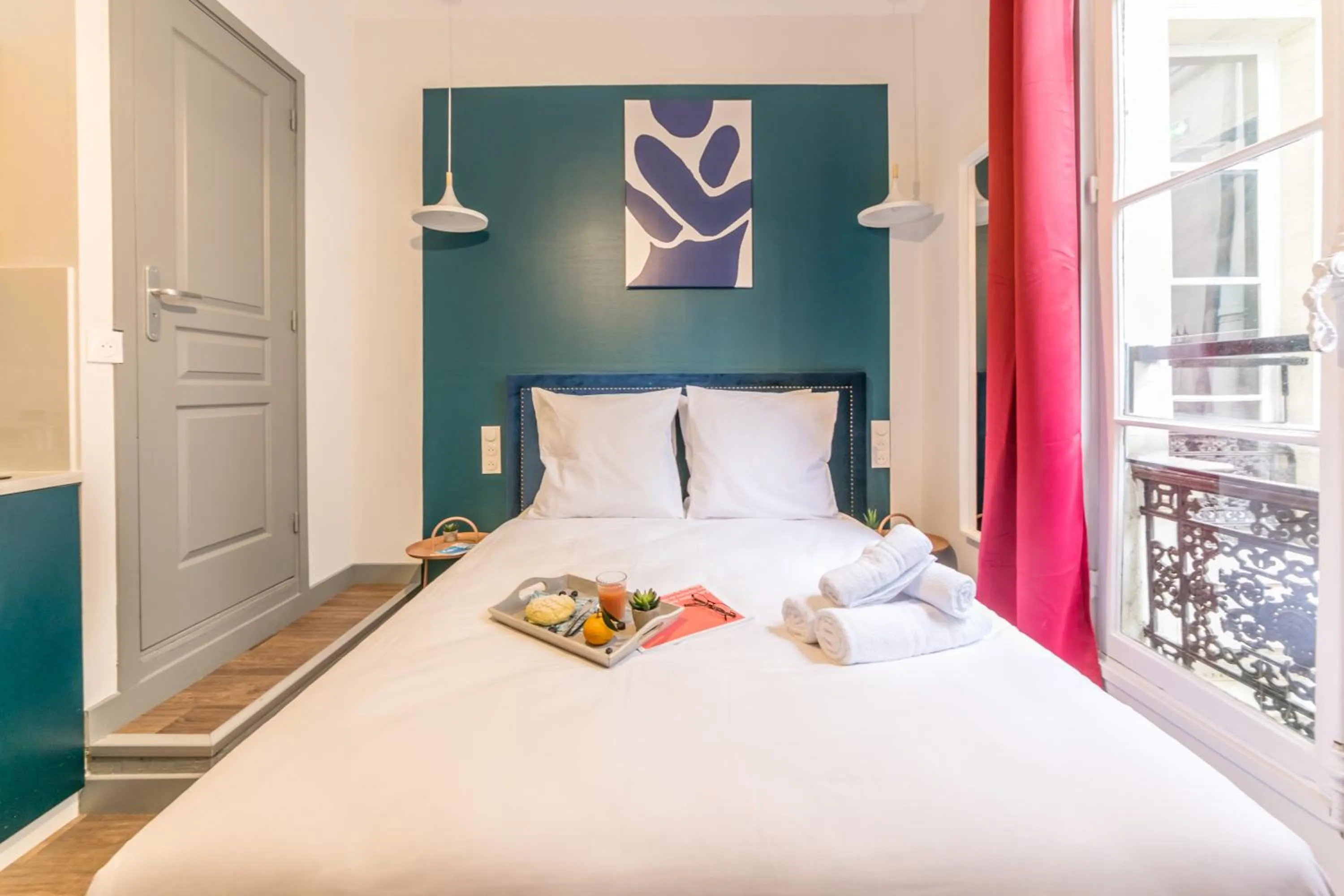 Photo of the whole room, Bed in WS Louvre - Richelieu