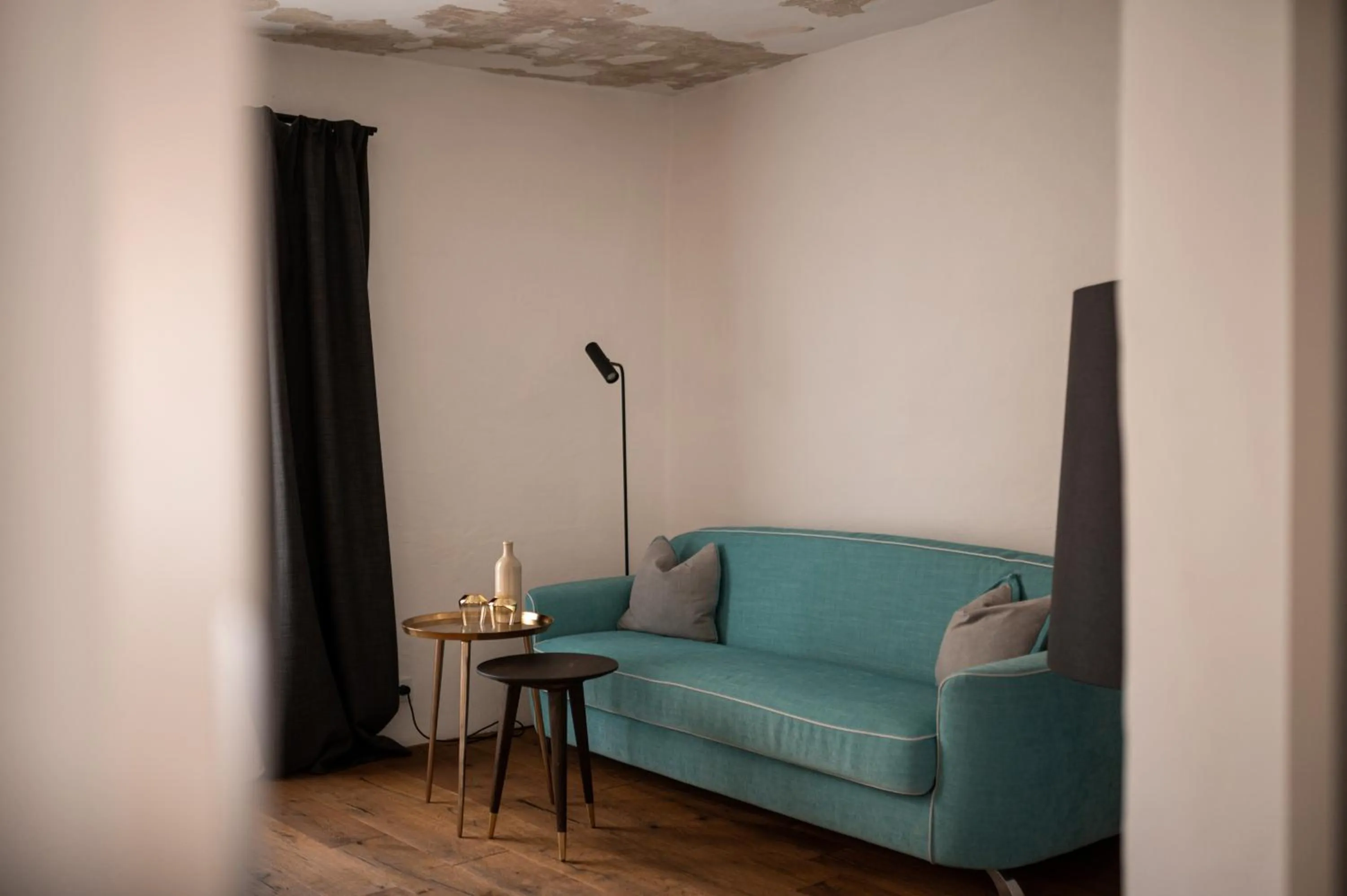 Living room in flurin Suites