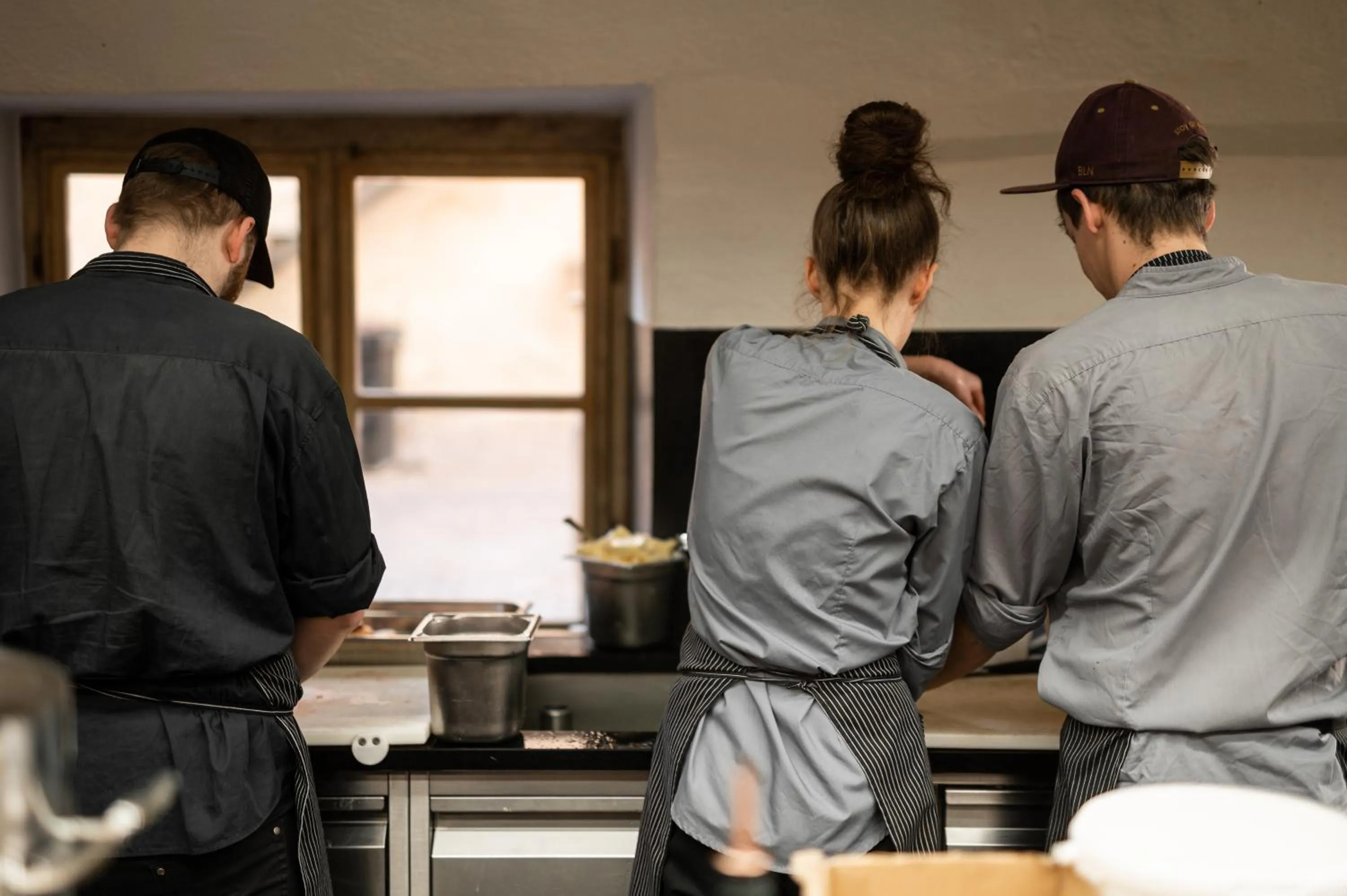 Restaurant/places to eat in flurin Suites