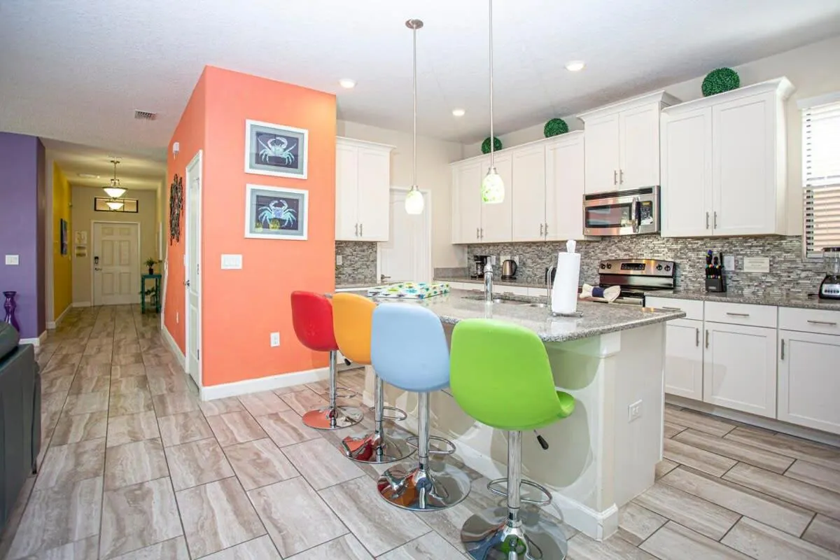 Gorgeous 5 Bd Single Family with Pool 5528