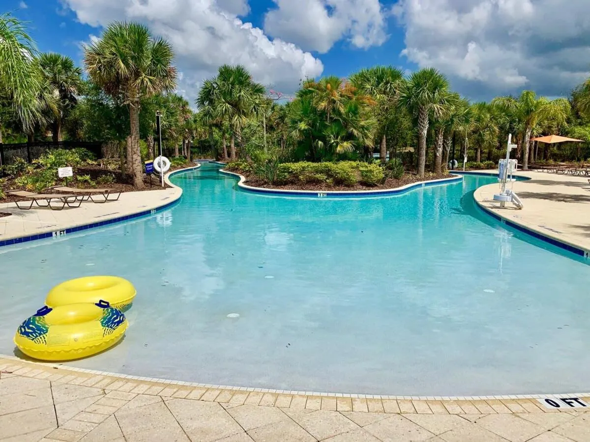 Gorgeous 5 Bd Single Family with Pool 5528