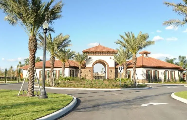 Gorgeous 5 Bd Single Family with Pool 5528