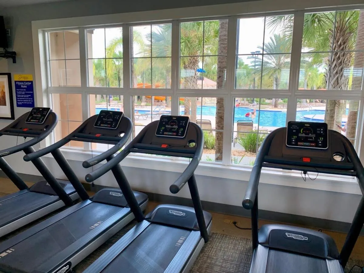 Gorgeous 5 Bd Single Family with Pool 5528