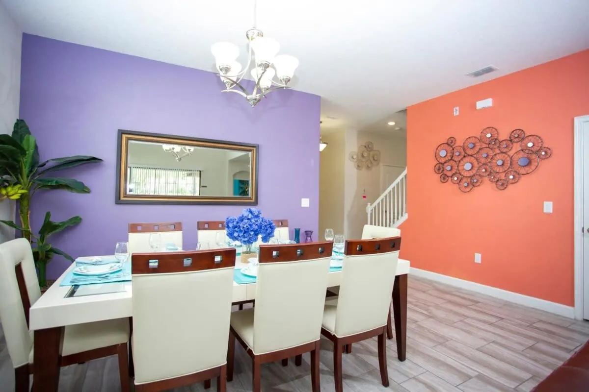 Gorgeous 5 Bd Single Family with Pool 5528