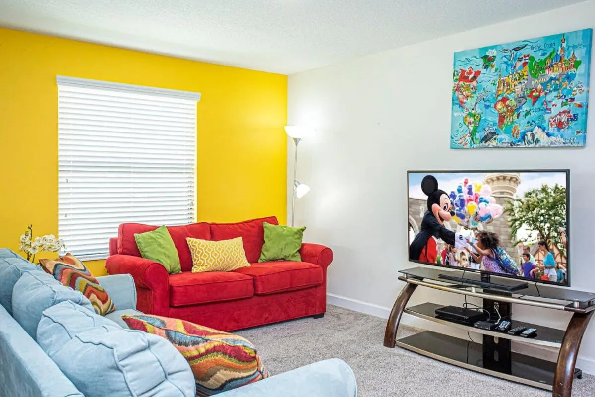 Gorgeous 5 Bd Single Family with Pool 5528