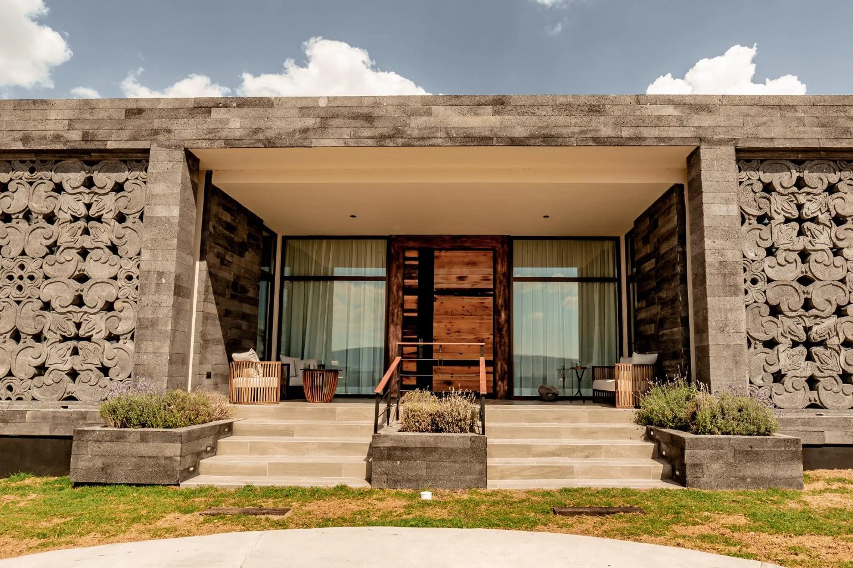 Facade/entrance in Casa Raíces Hotel Luxury & Viñedo