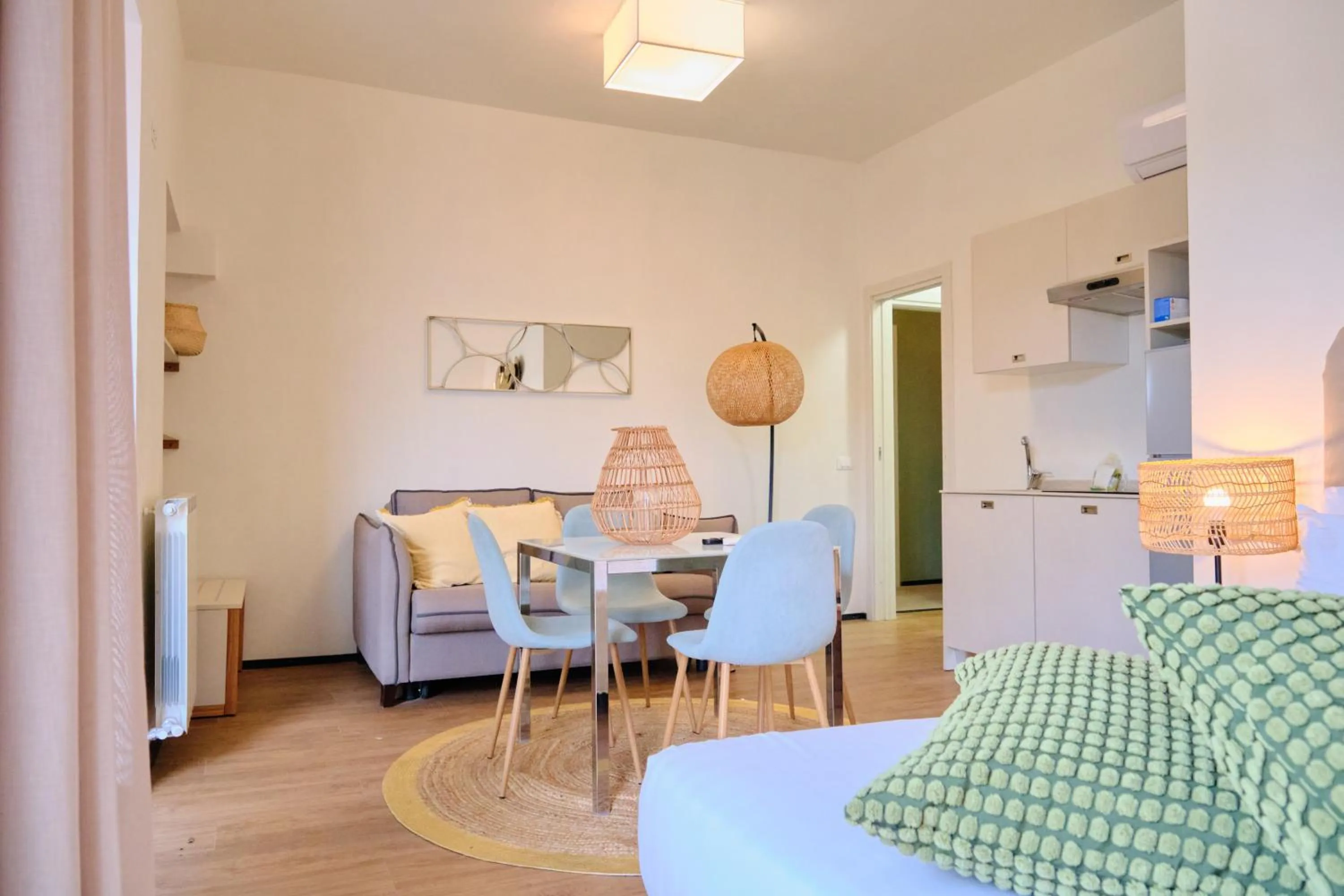 Dining area, Bed in Villa Giada Resort