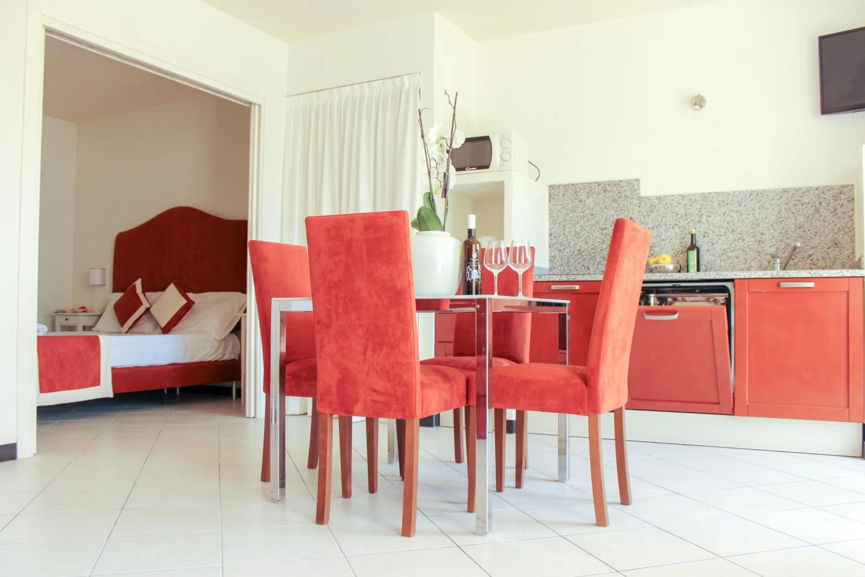 Dining area, Bed in Villa Giada Resort