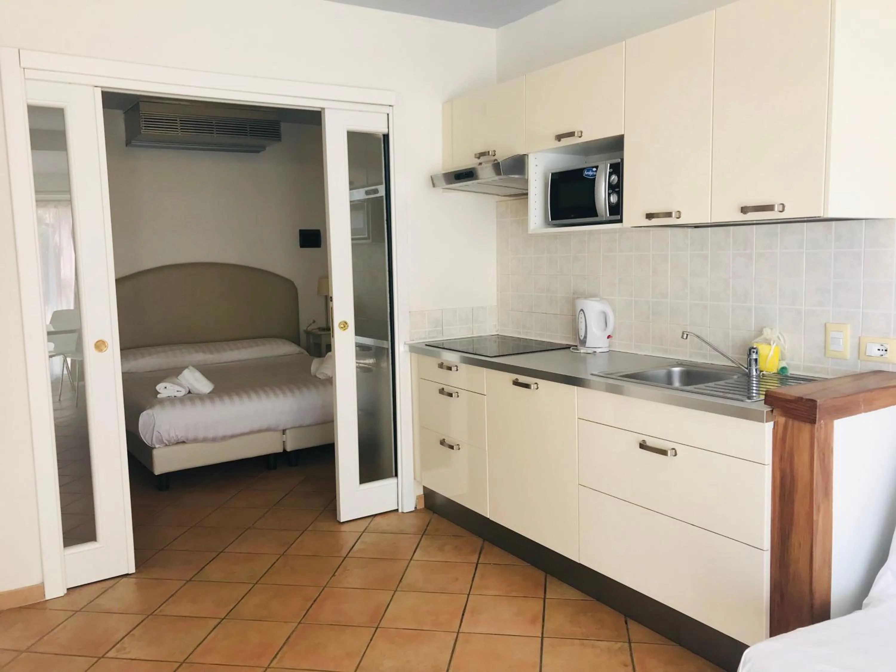 Kitchen or kitchenette, Bed in Villa Giada Resort