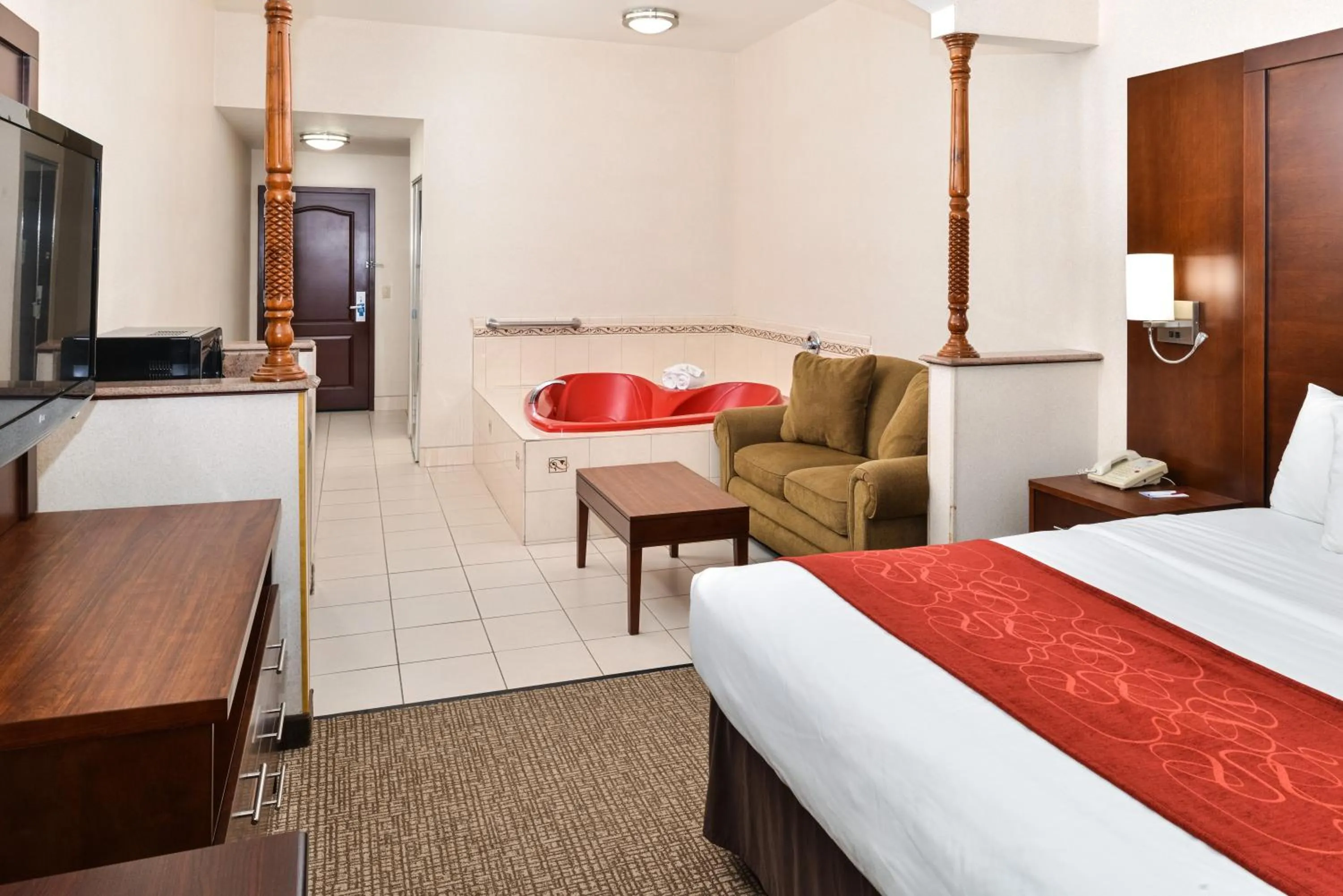 Bed in Citrus Suites Redlands Loma Linda Hotel