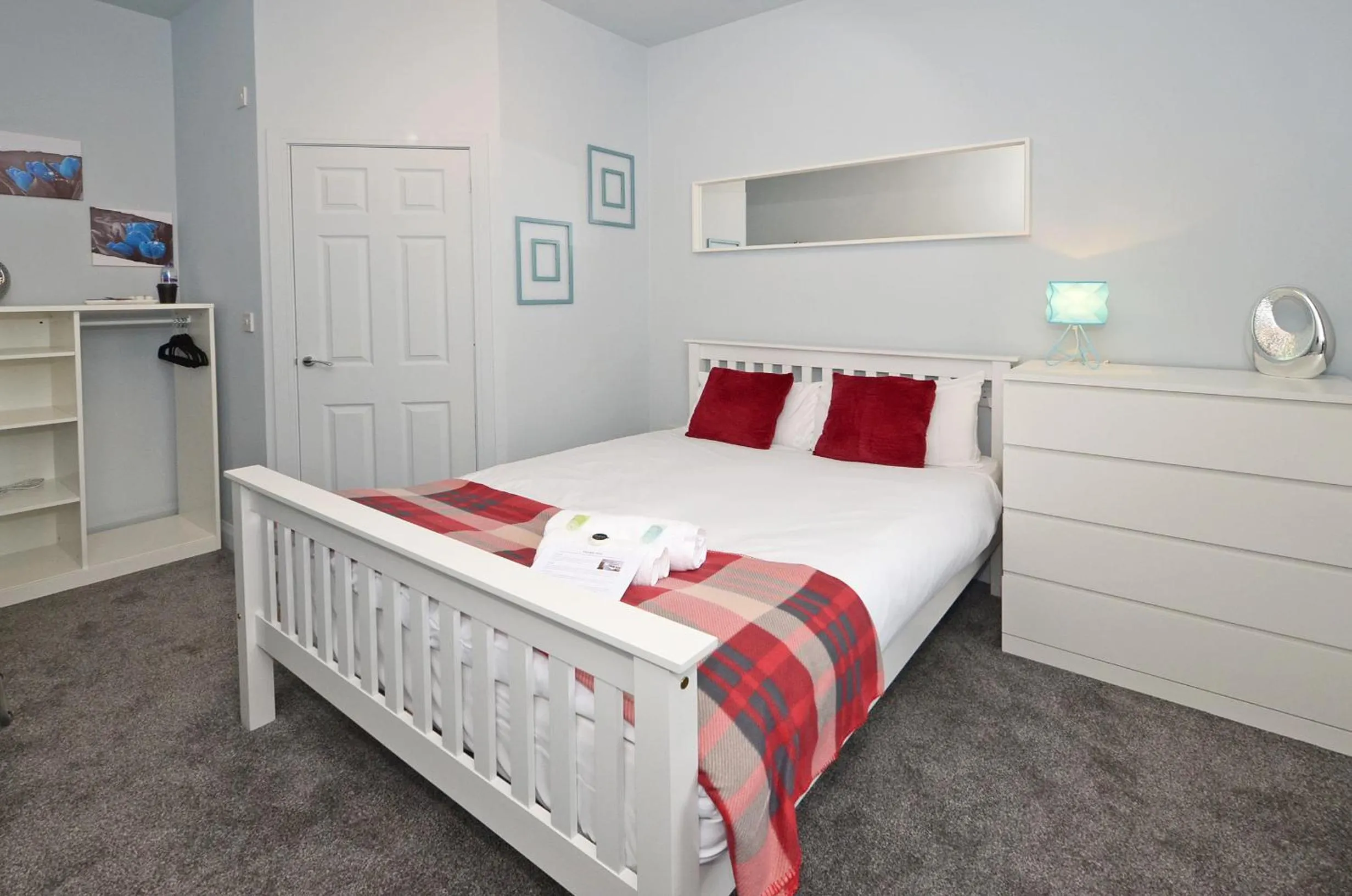 Bedroom, Bed in Townhouse PLUS @ 301 West Street Crewe