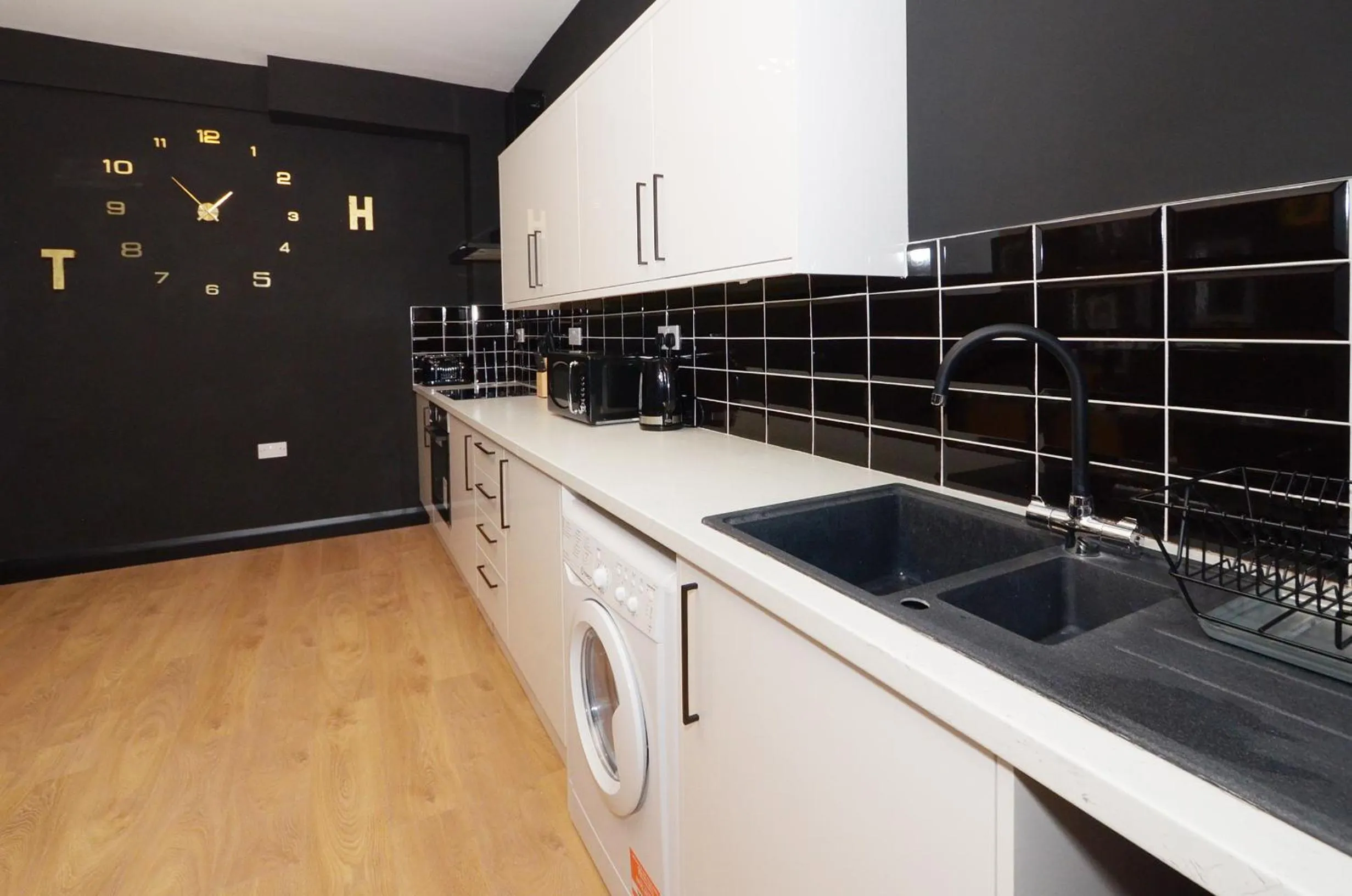 Kitchen or kitchenette in Townhouse PLUS @ 301 West Street Crewe