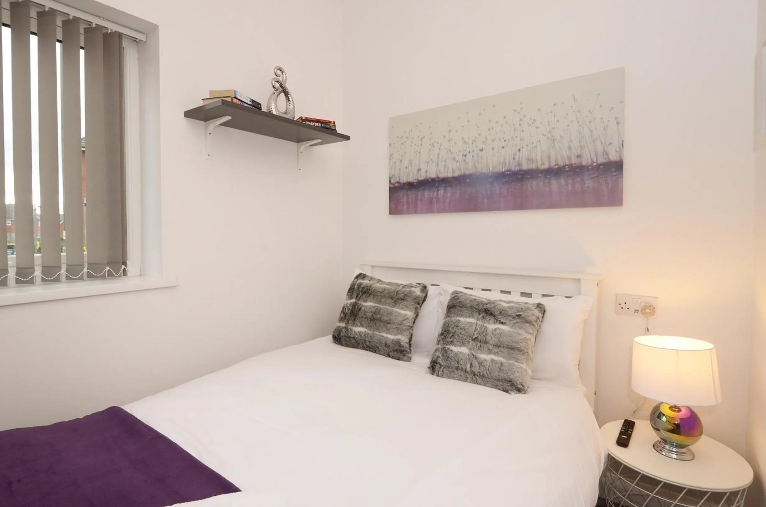 Bedroom, Bed in Townhouse PLUS @ 301 West Street Crewe