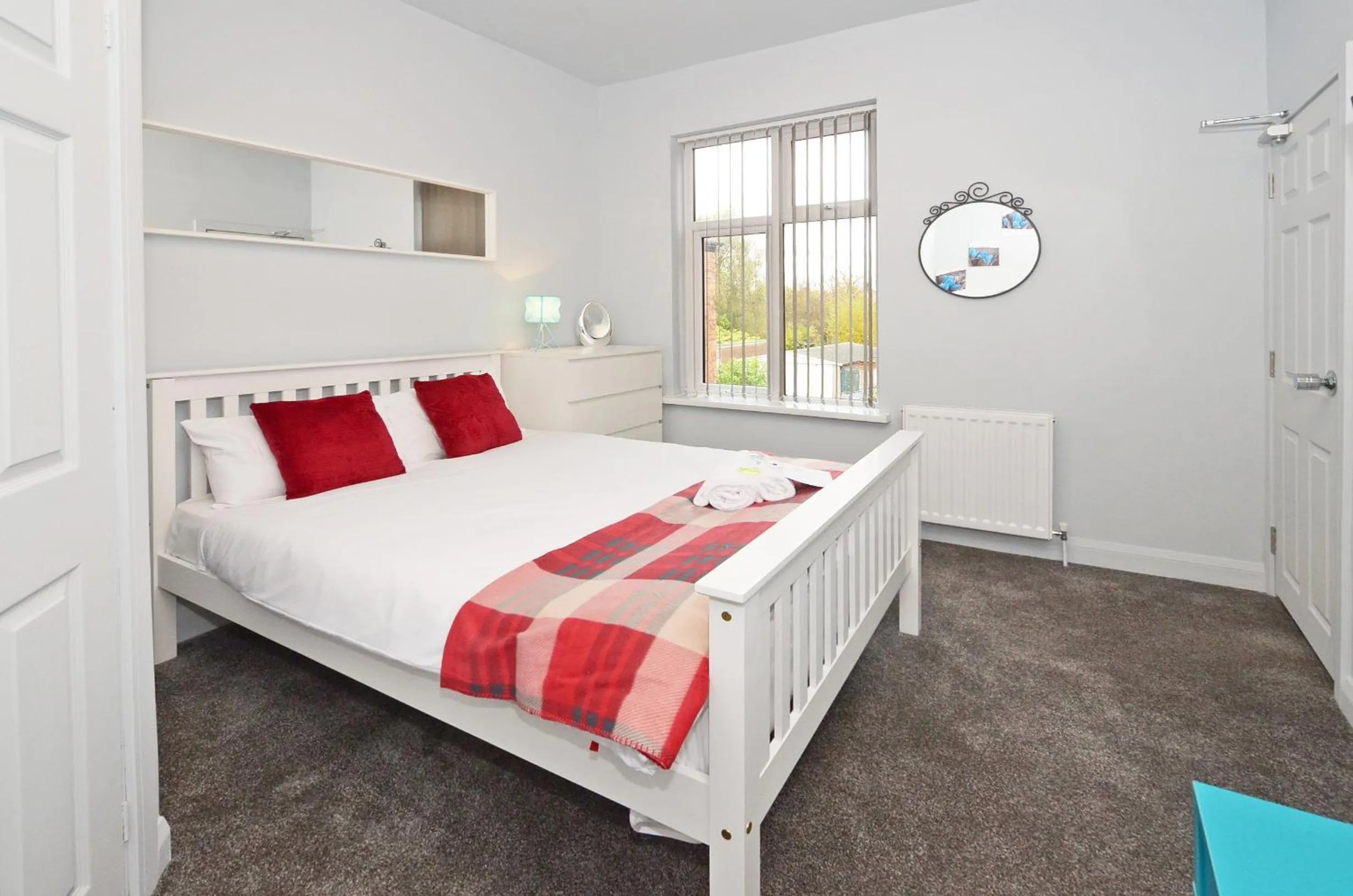 Bedroom, Bed in Townhouse PLUS @ 301 West Street Crewe