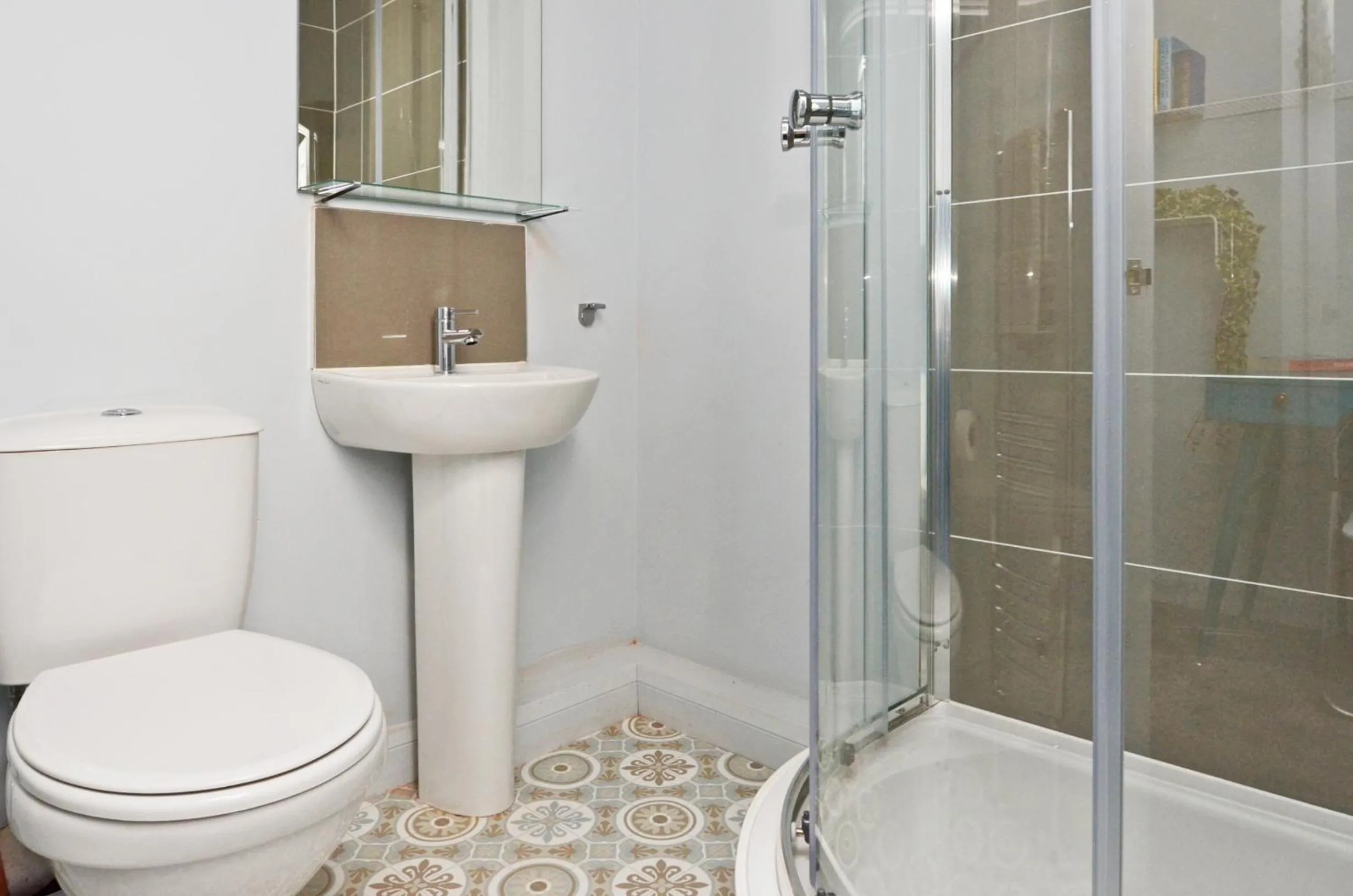 Bathroom in Townhouse PLUS @ 301 West Street Crewe