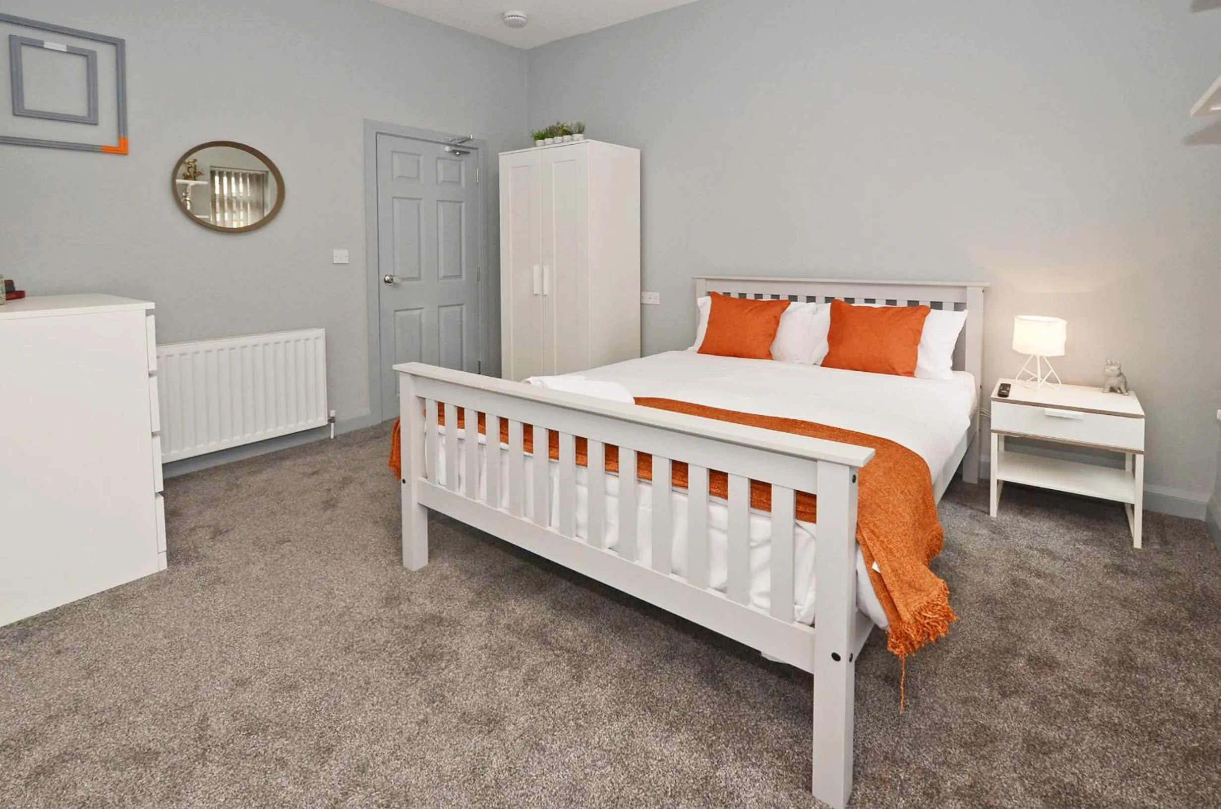 Bedroom, Bed in Townhouse PLUS @ 301 West Street Crewe