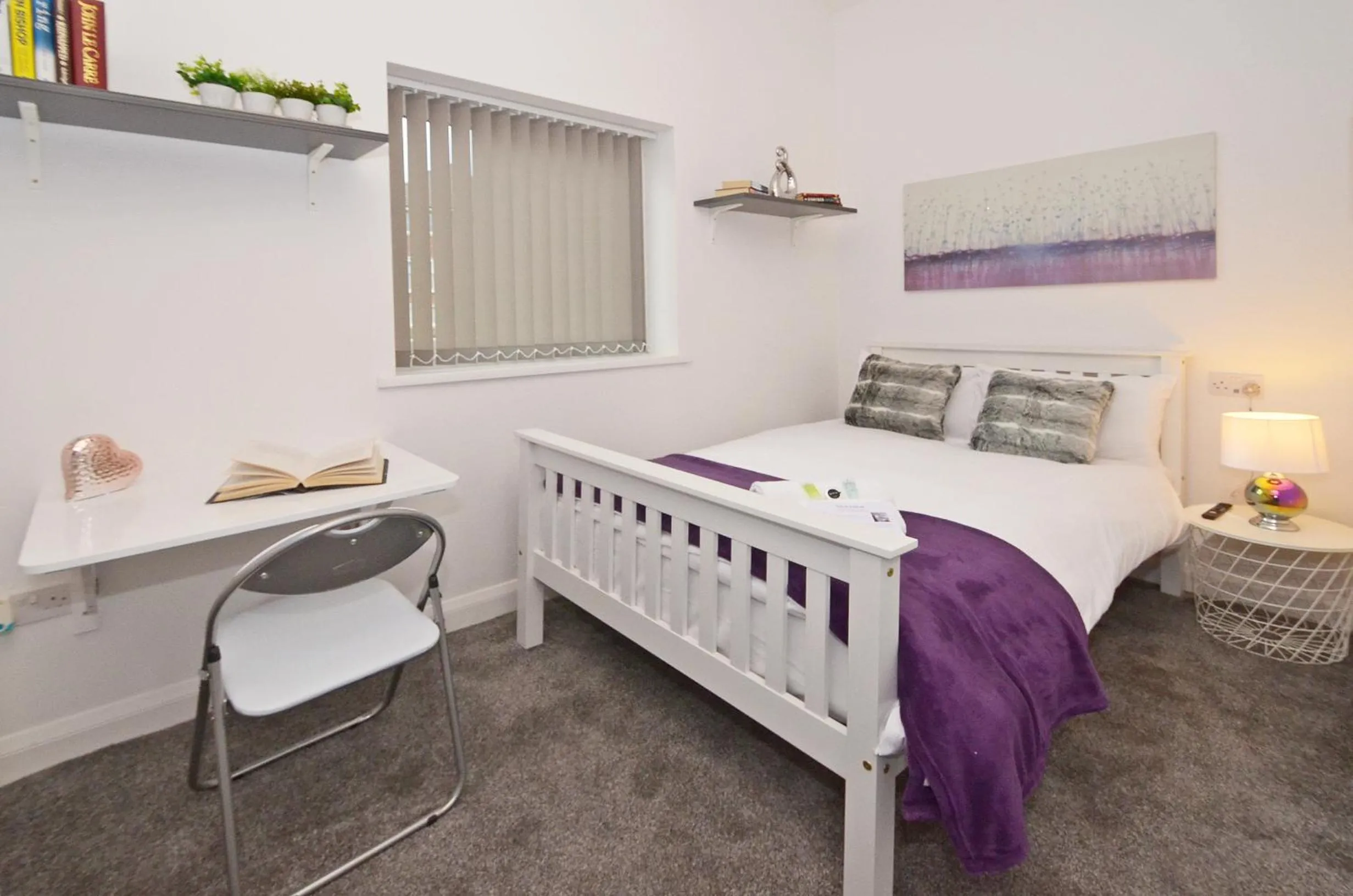 Bedroom, Bed in Townhouse PLUS @ 301 West Street Crewe