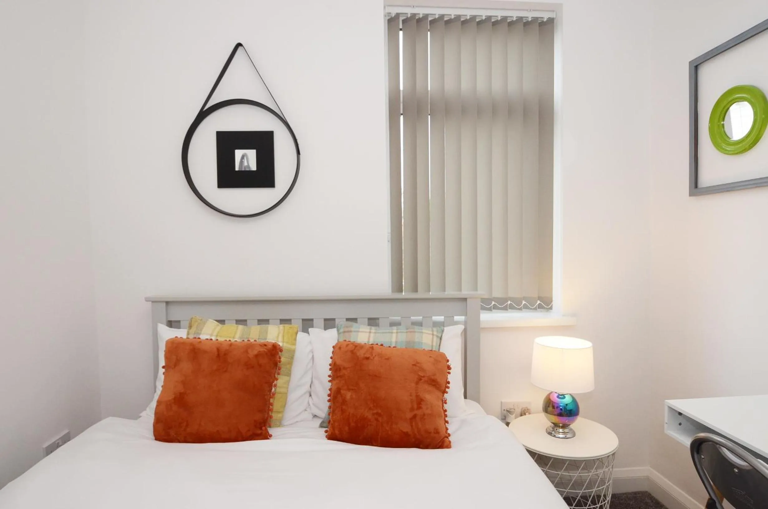 Bedroom, Bed in Townhouse PLUS @ 301 West Street Crewe