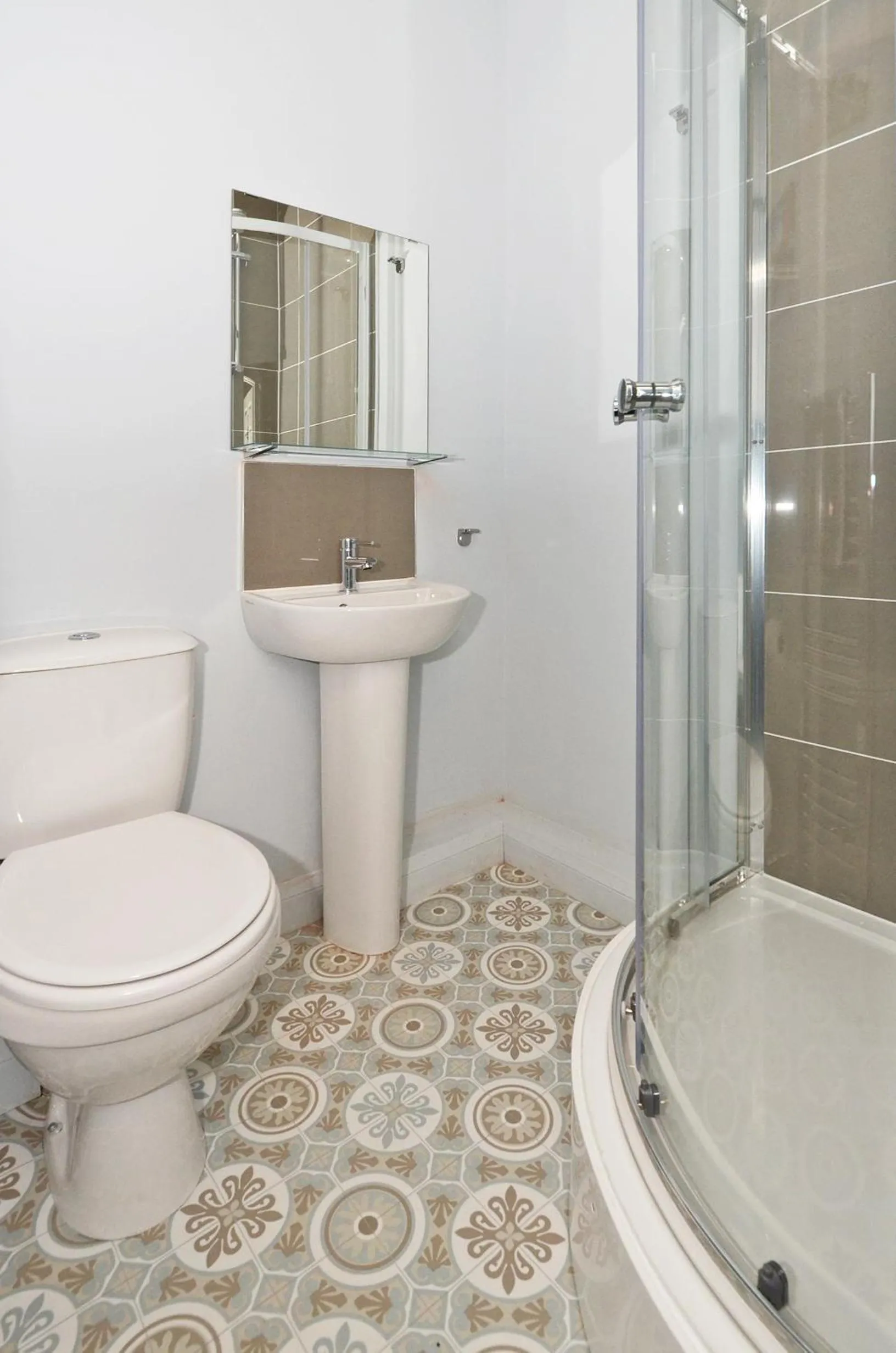 Bathroom in Townhouse PLUS @ 301 West Street Crewe