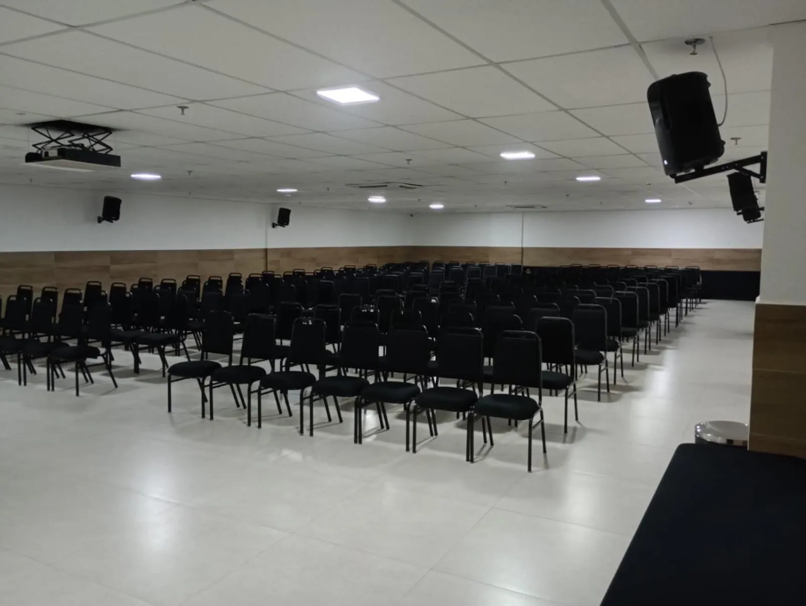 Meeting/conference room in Nobile Inn Meridional Cariacica