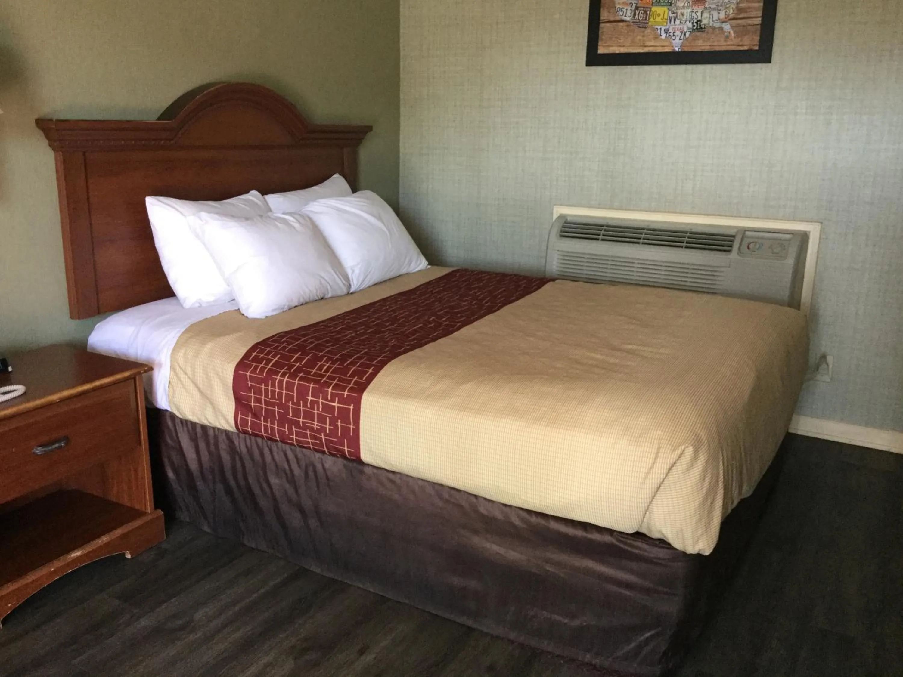 Bedroom, Bed in FALLS INN