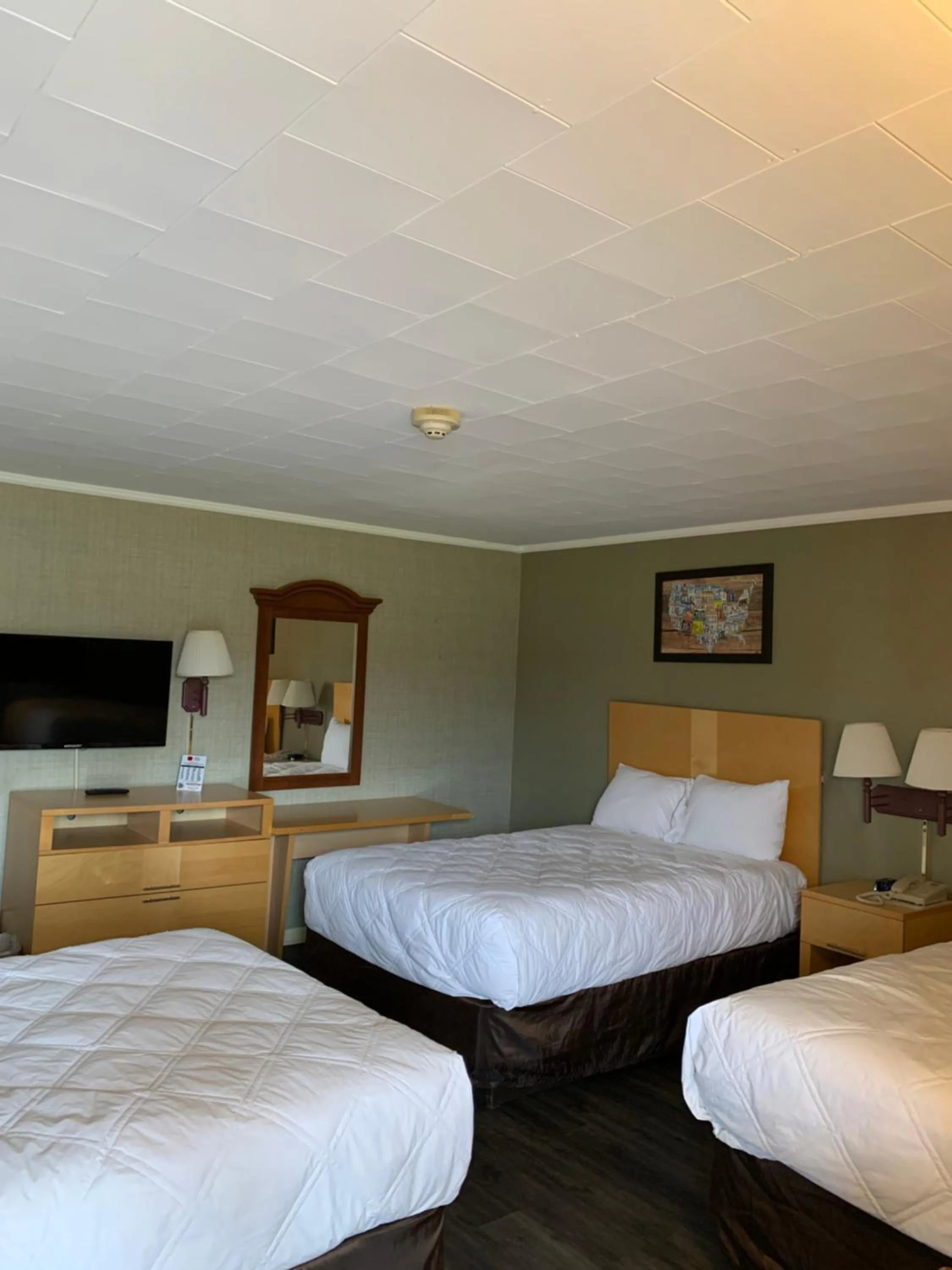 Photo of the whole room, Bed in FALLS INN