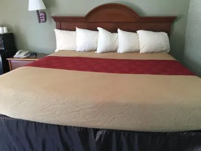 Bed in FALLS INN