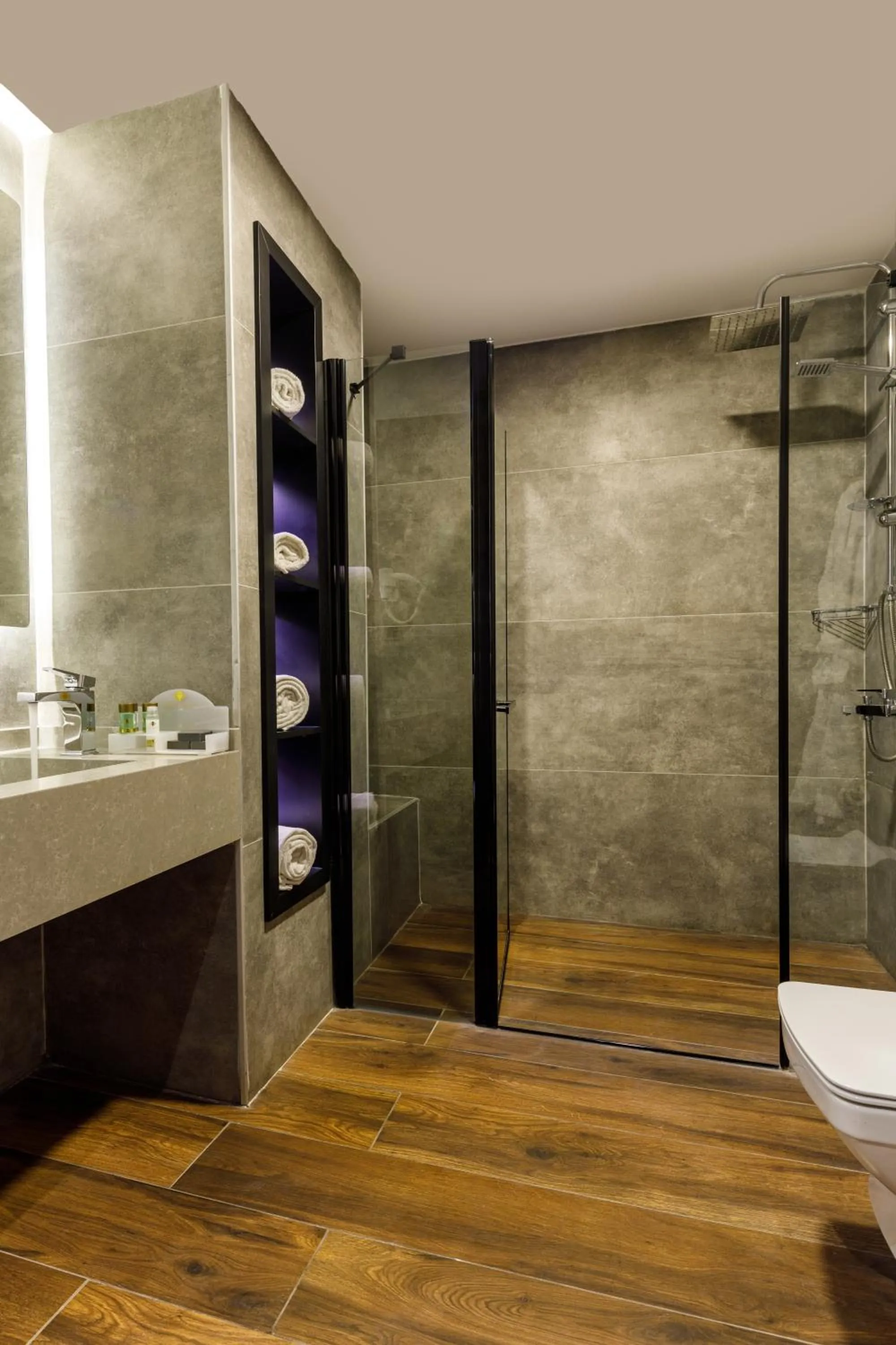 Toilet in Euro Design Hotel