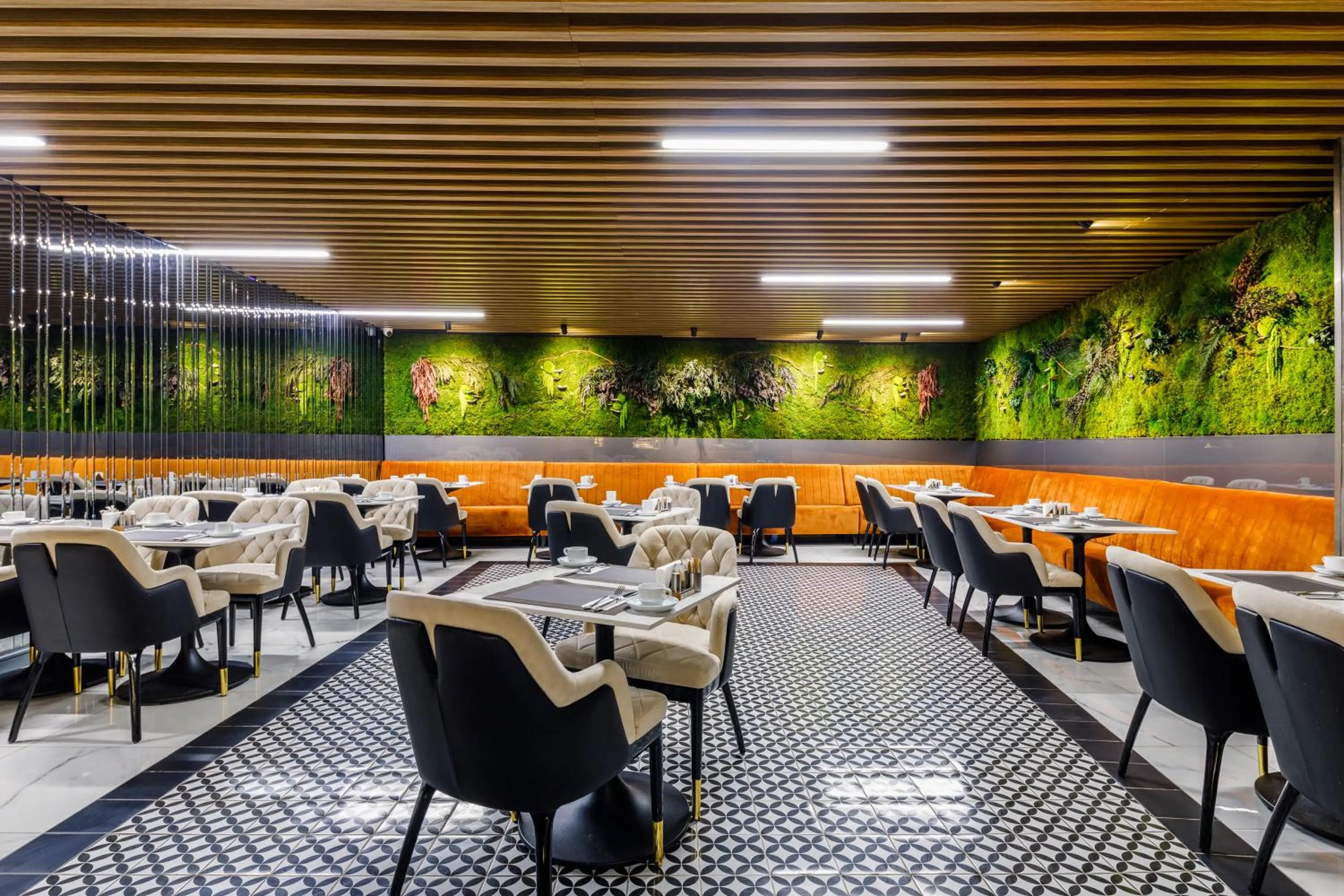 Restaurant/places to eat in Euro Design Hotel
