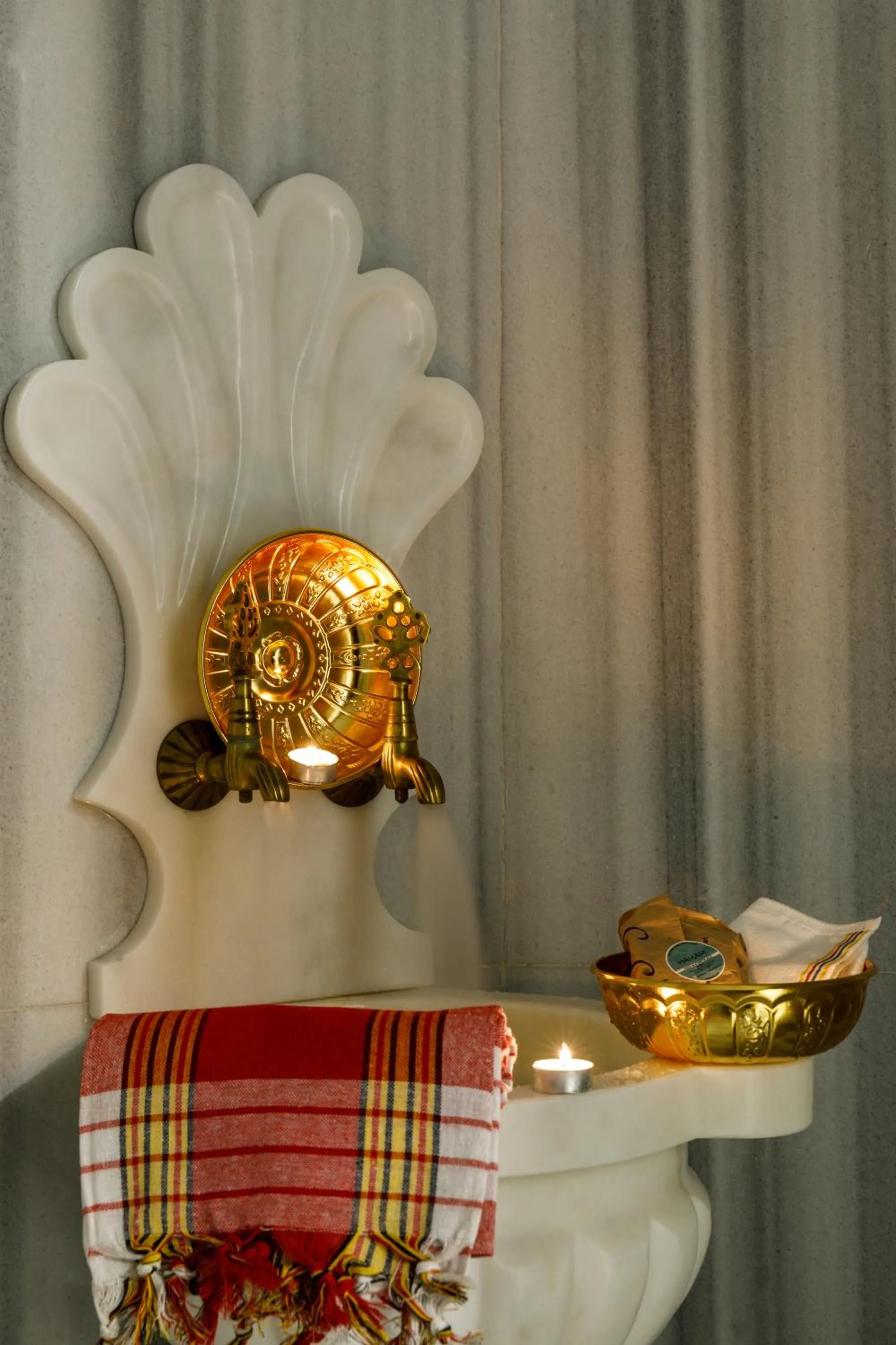 Public Bath in Euro Design Hotel