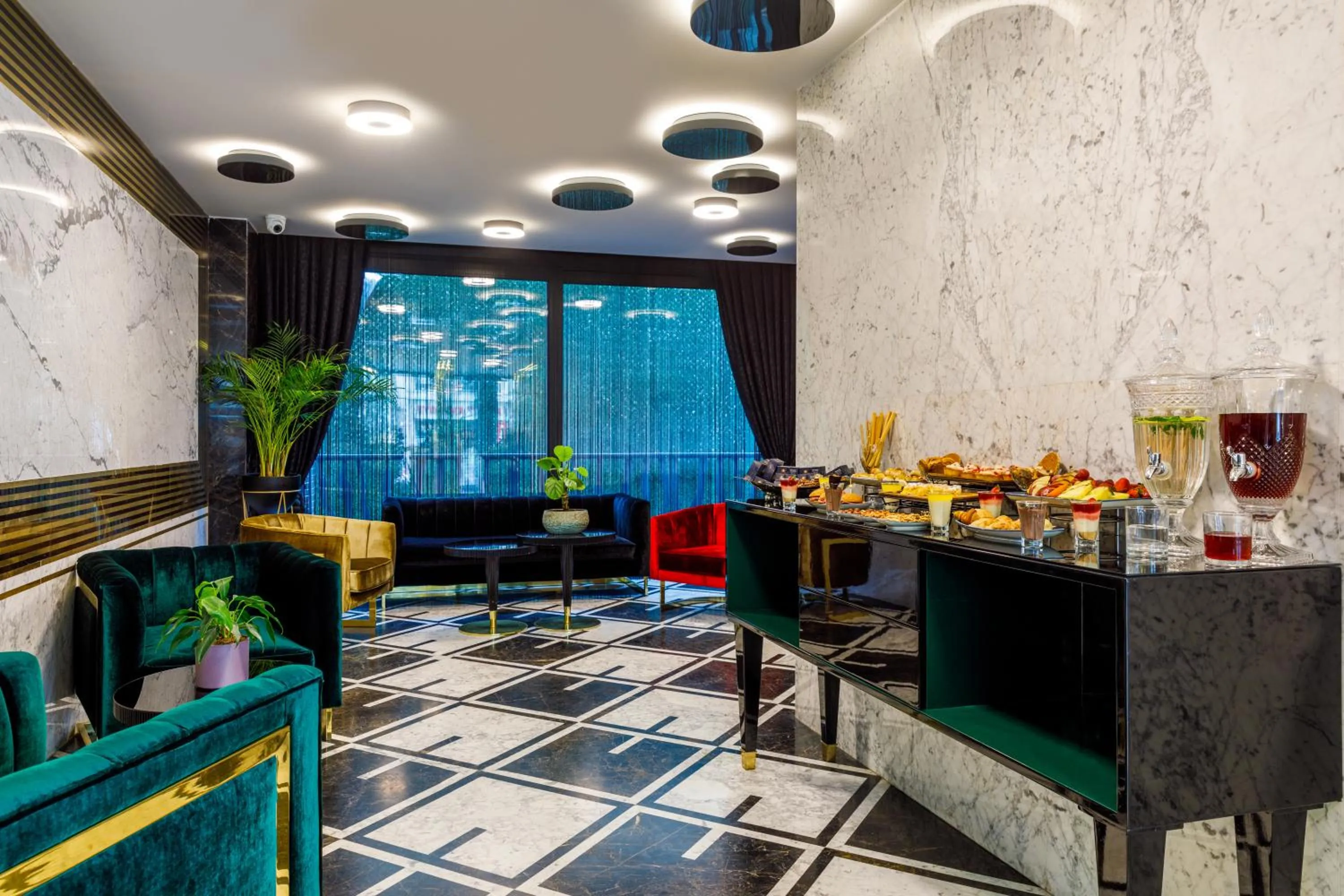 Restaurant/places to eat in Euro Design Hotel