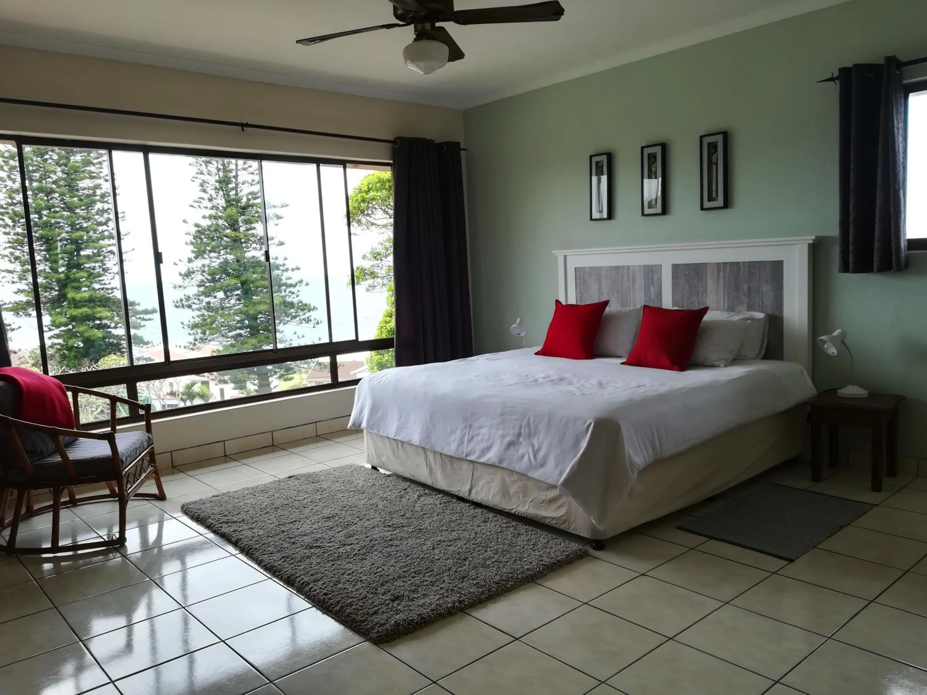 Photo of the whole room, Bed in Rockview Guest House