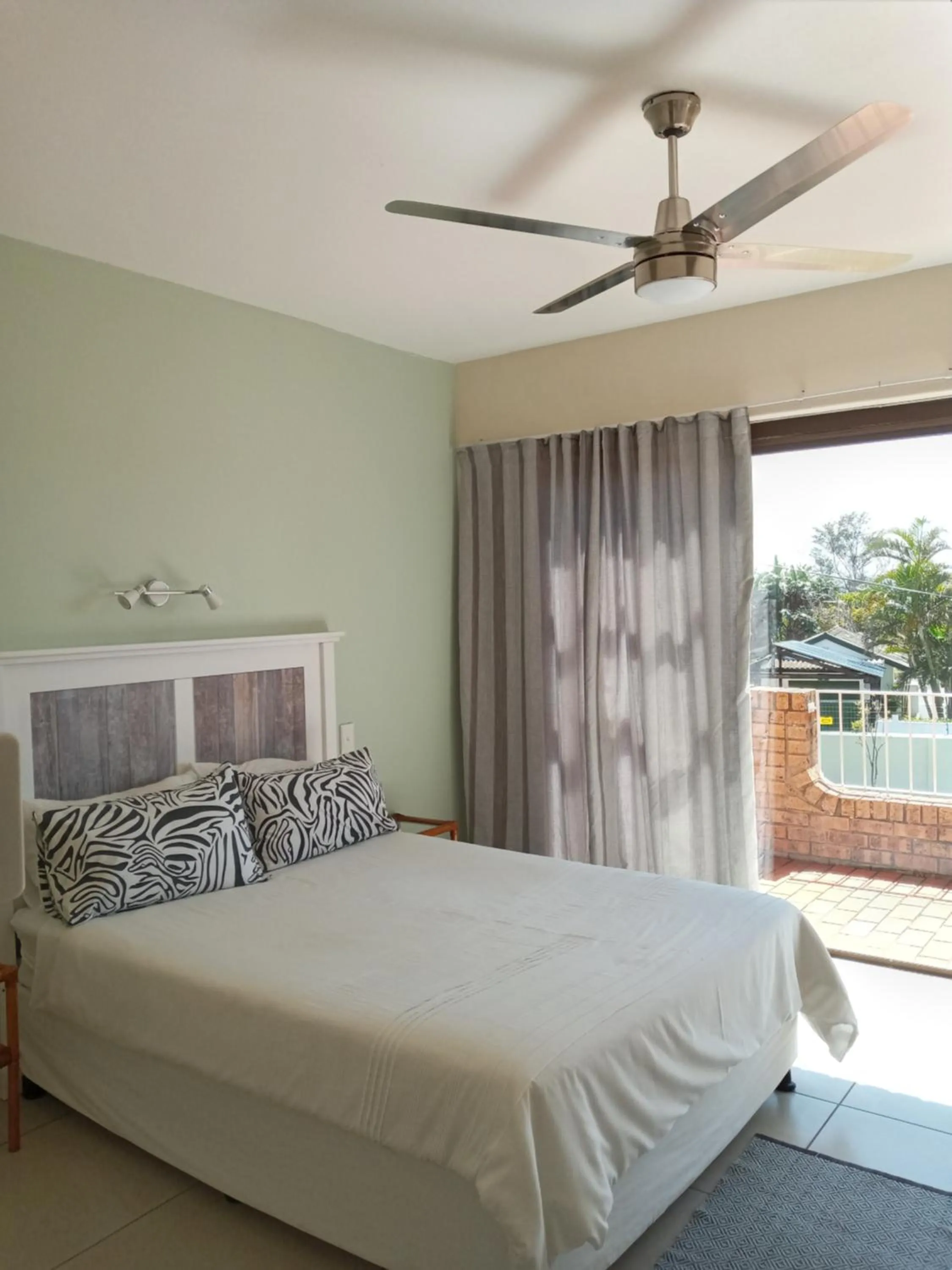 Photo of the whole room, Bed in Rockview Guest House