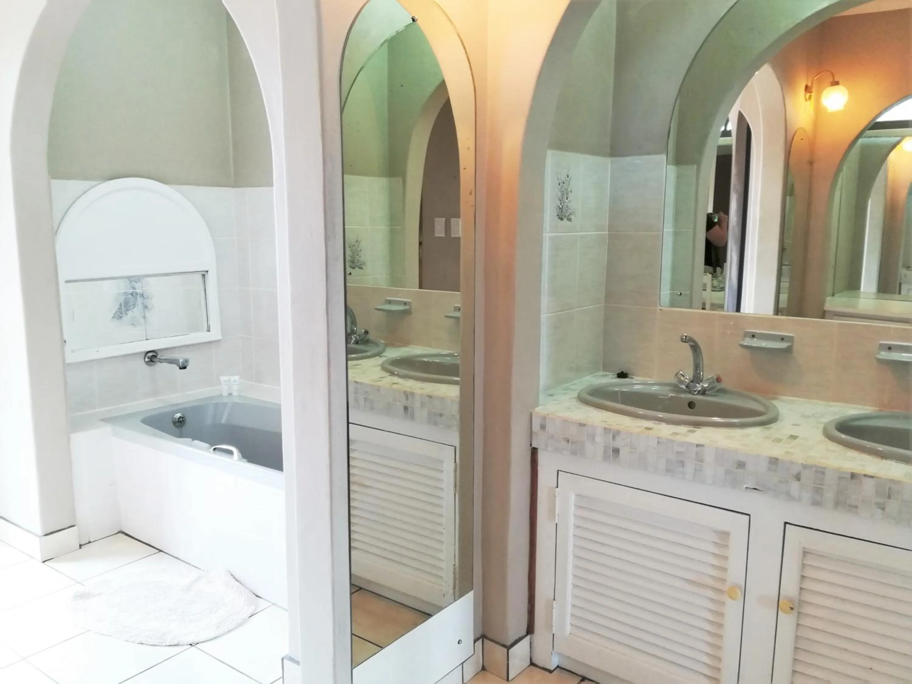 Toilet in Rockview Guest House