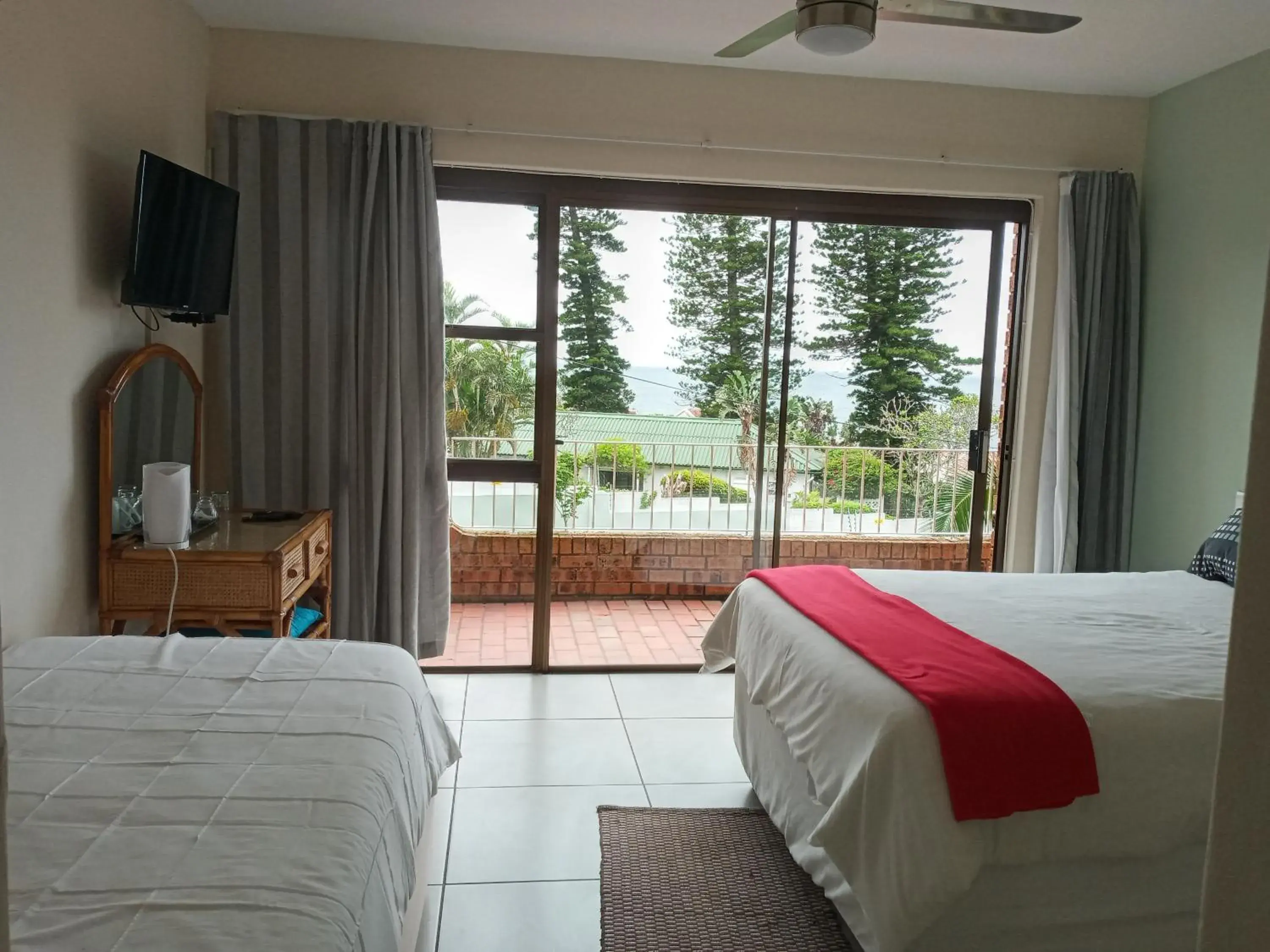 Double Room with Balcony and Sea View in Rockview Guest House Double Room with Balcony and Sea View in Rockview Guest House
