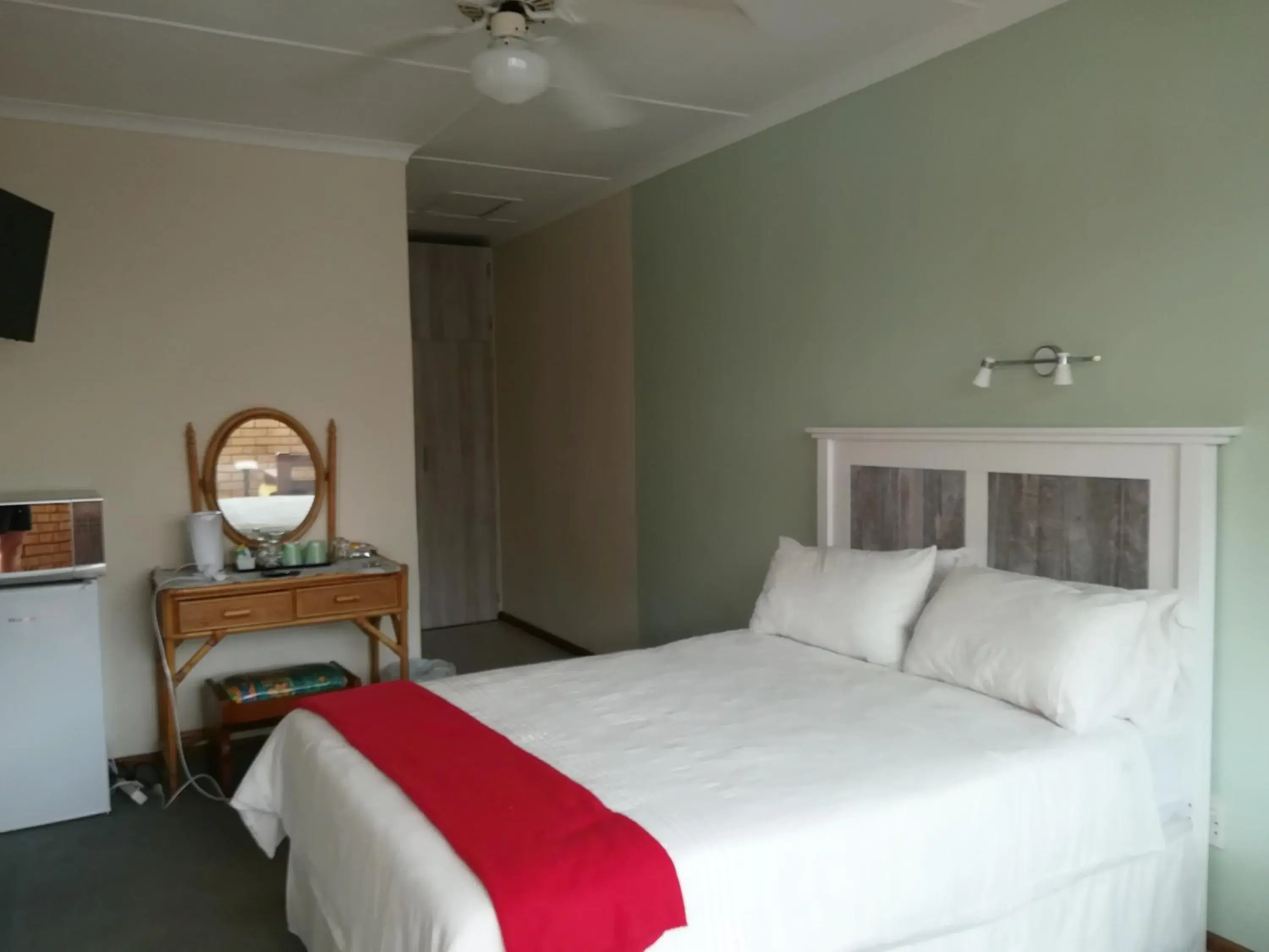 Double Room with Private Bathroom in Rockview Guest House Double Room with Private Bathroom in Rockview Guest House
