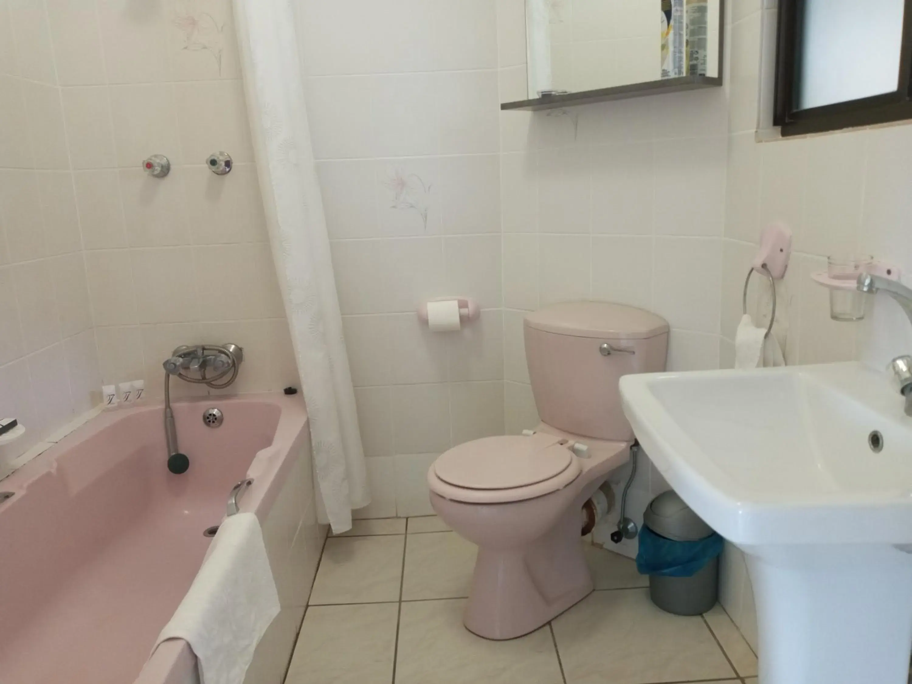 Double Room with Sea View in Rockview Guest House Double Room with Sea View in Rockview Guest House