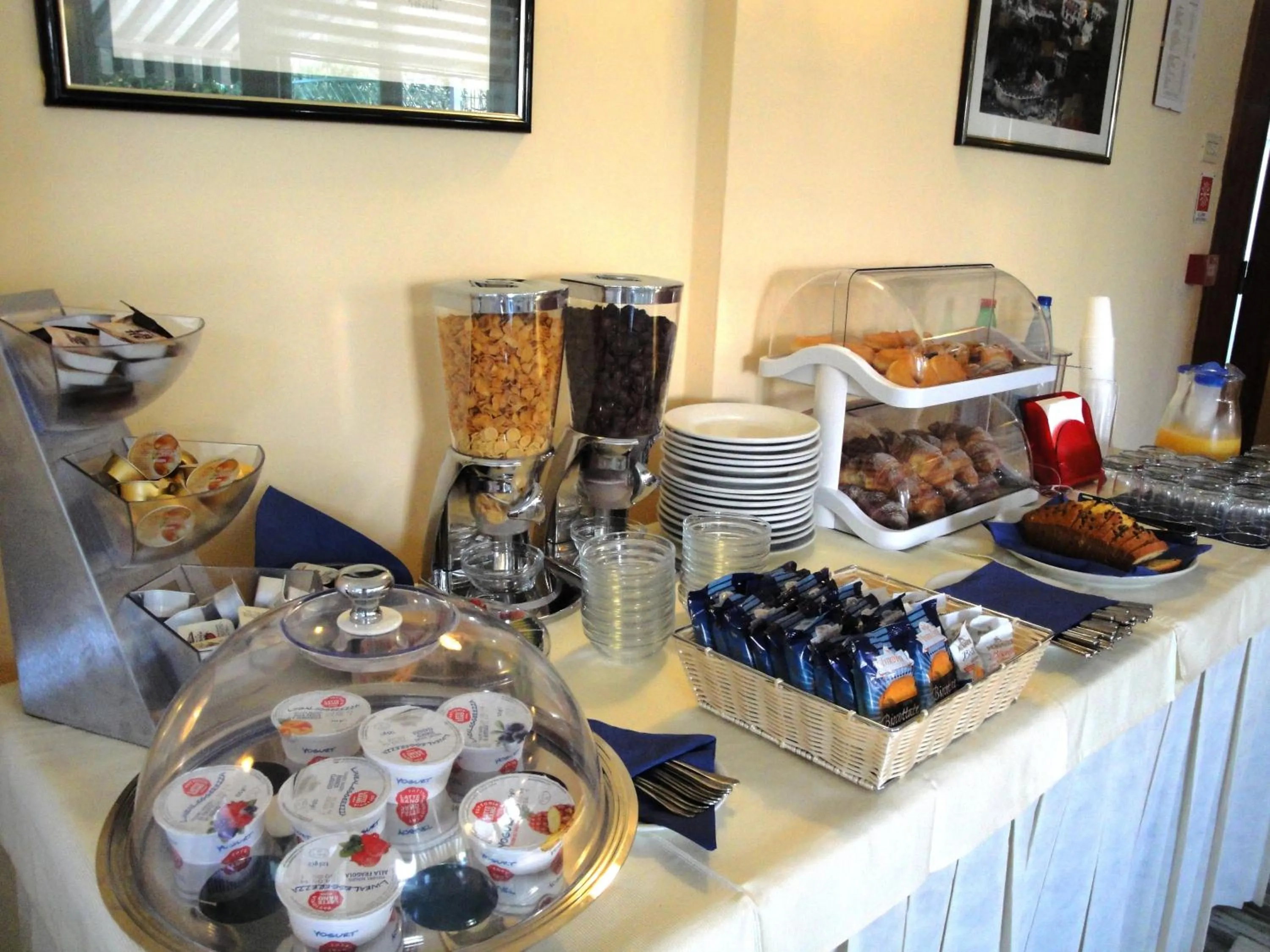 Restaurant/places to eat in Hotel Viola