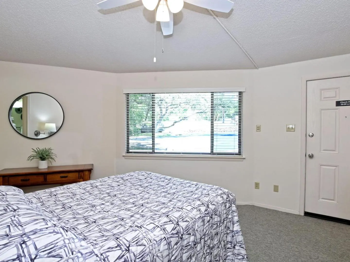 Bed in Lakefront Bungalow with Community PoolHot Tub #8