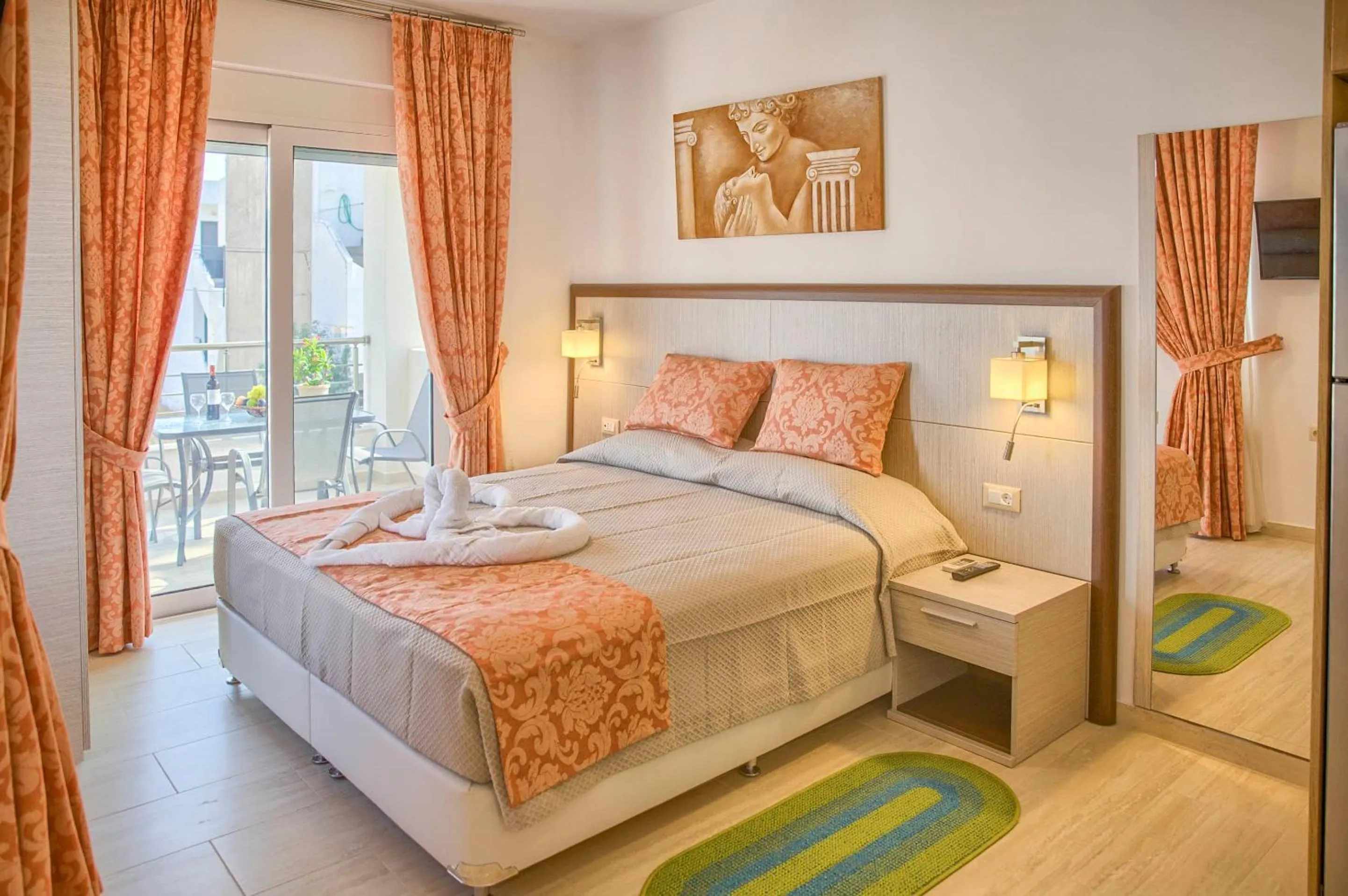 Bed in Haraki Bay Hotel and Luxury Apartments