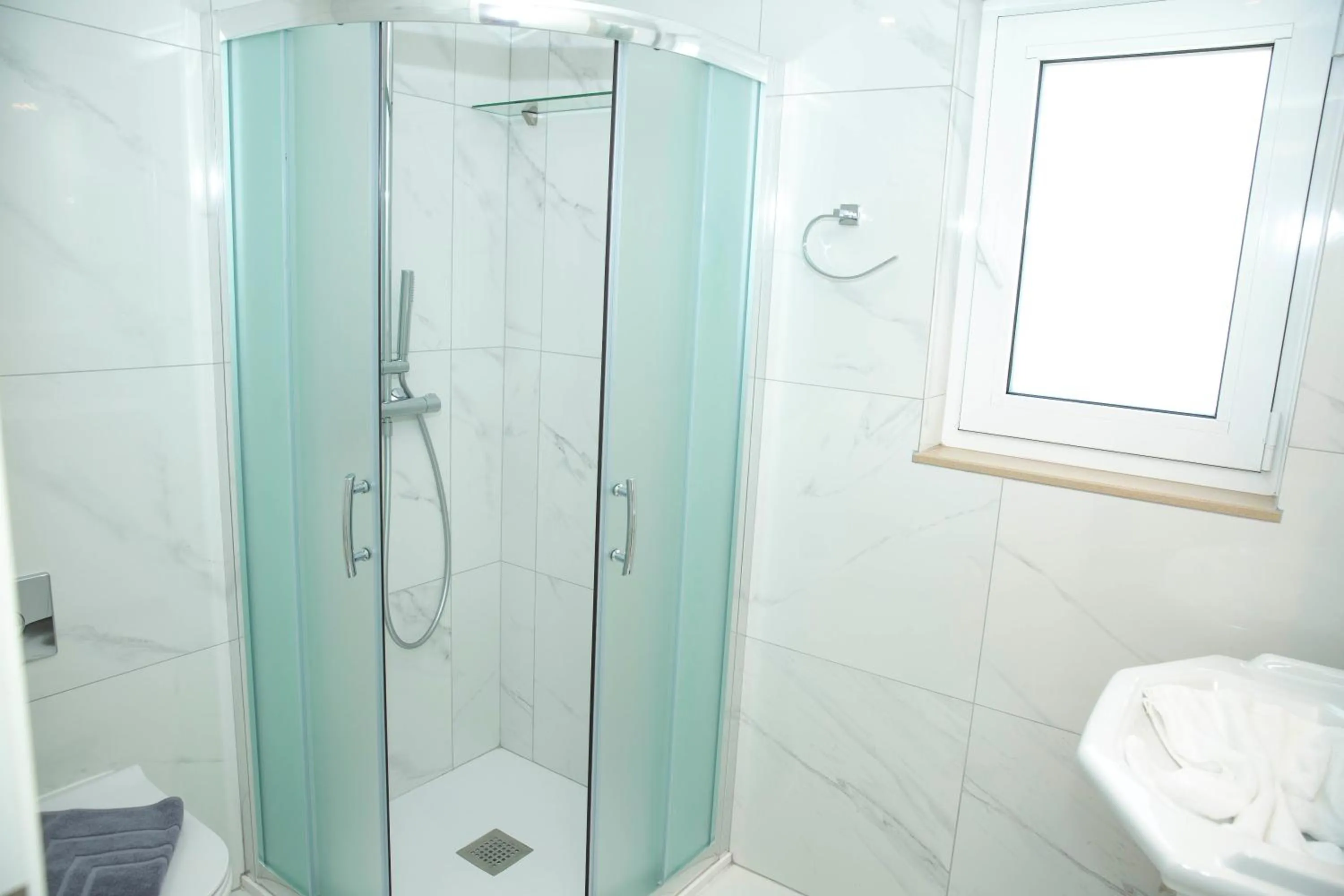 Haraki Bay Hotel and Luxury Apartments