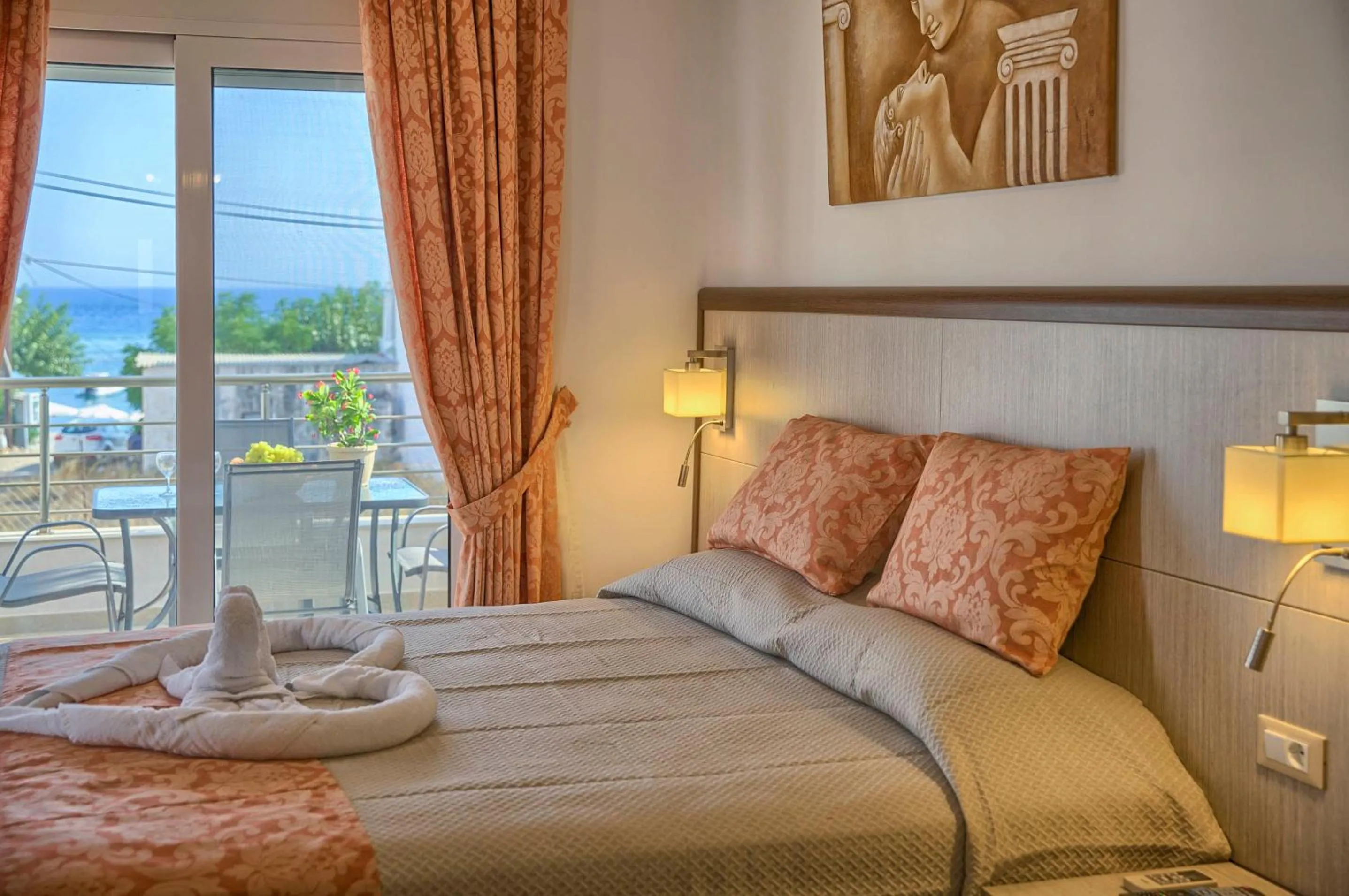 Bed in Haraki Bay Hotel and Luxury Apartments