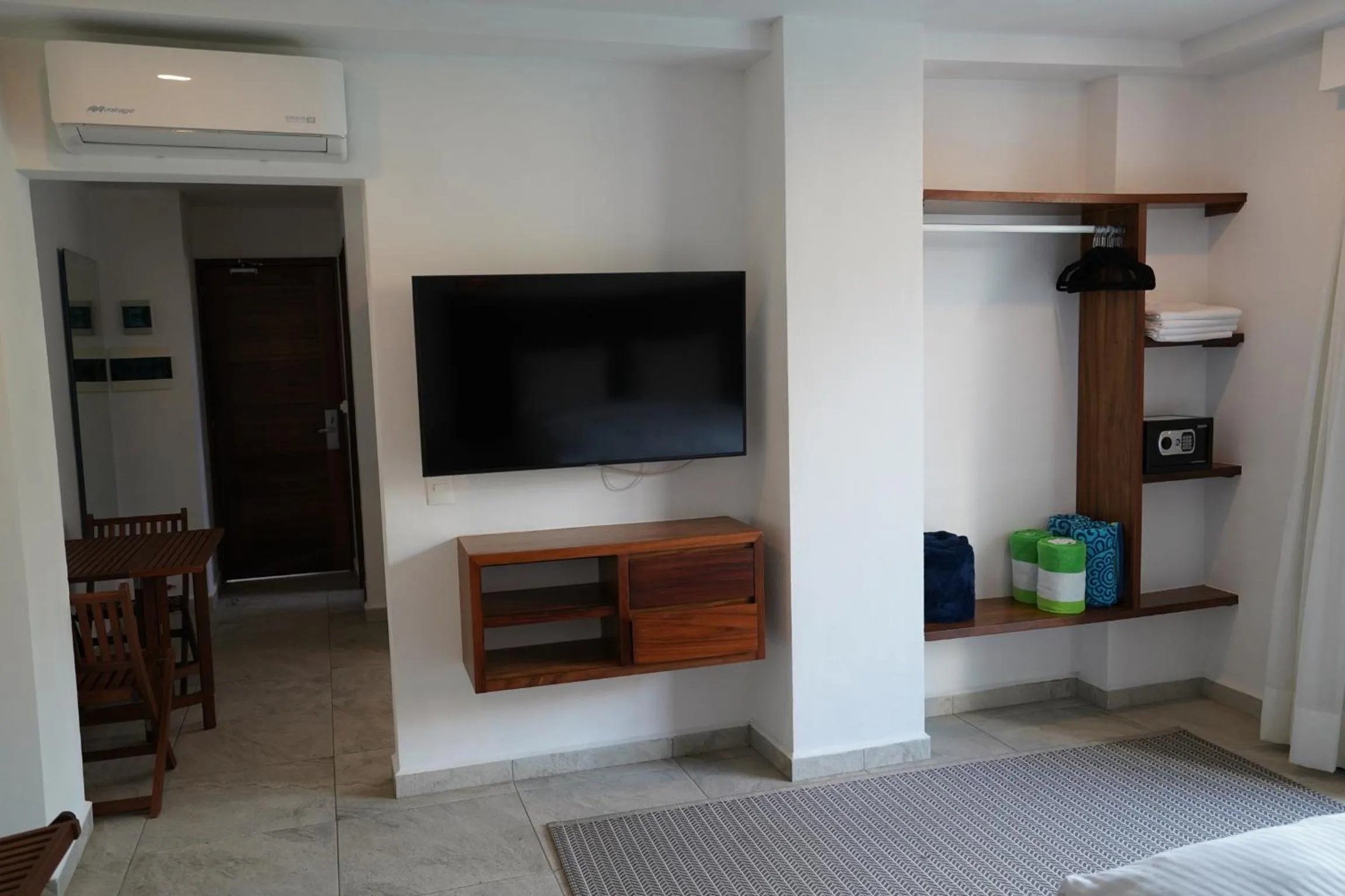 TV and multimedia, Bed in Hotel Puerto Sayulita